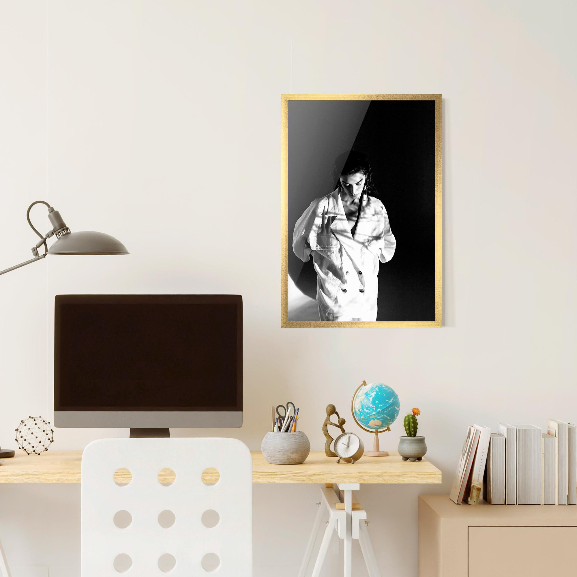 Plakat w Ramie Woman Black Wall mockup 6