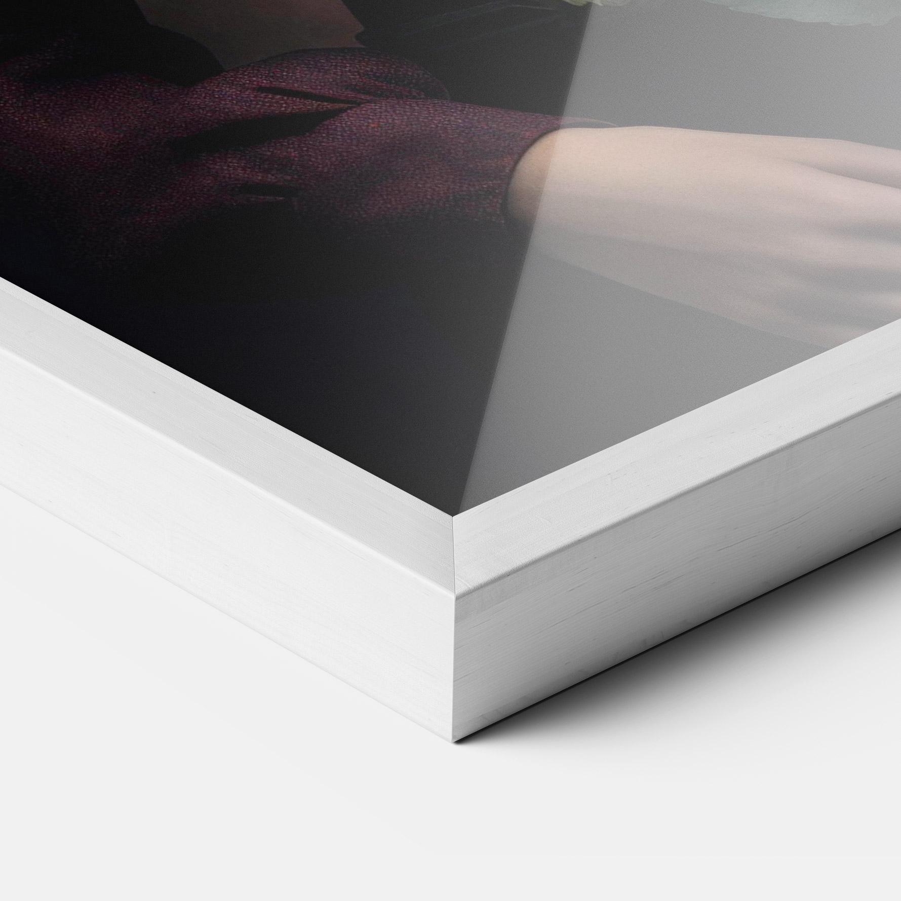 Plakat w Ramie Holding Vintage Rose mockup 3