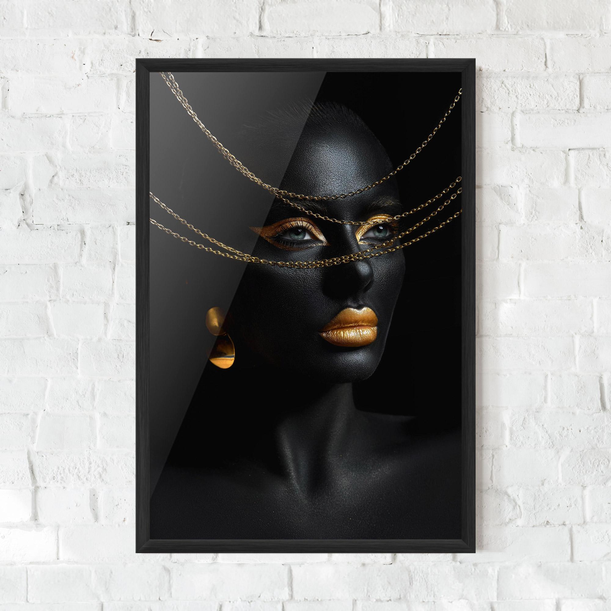 Plakat w Ramie Gold Chain Woman mockup 0