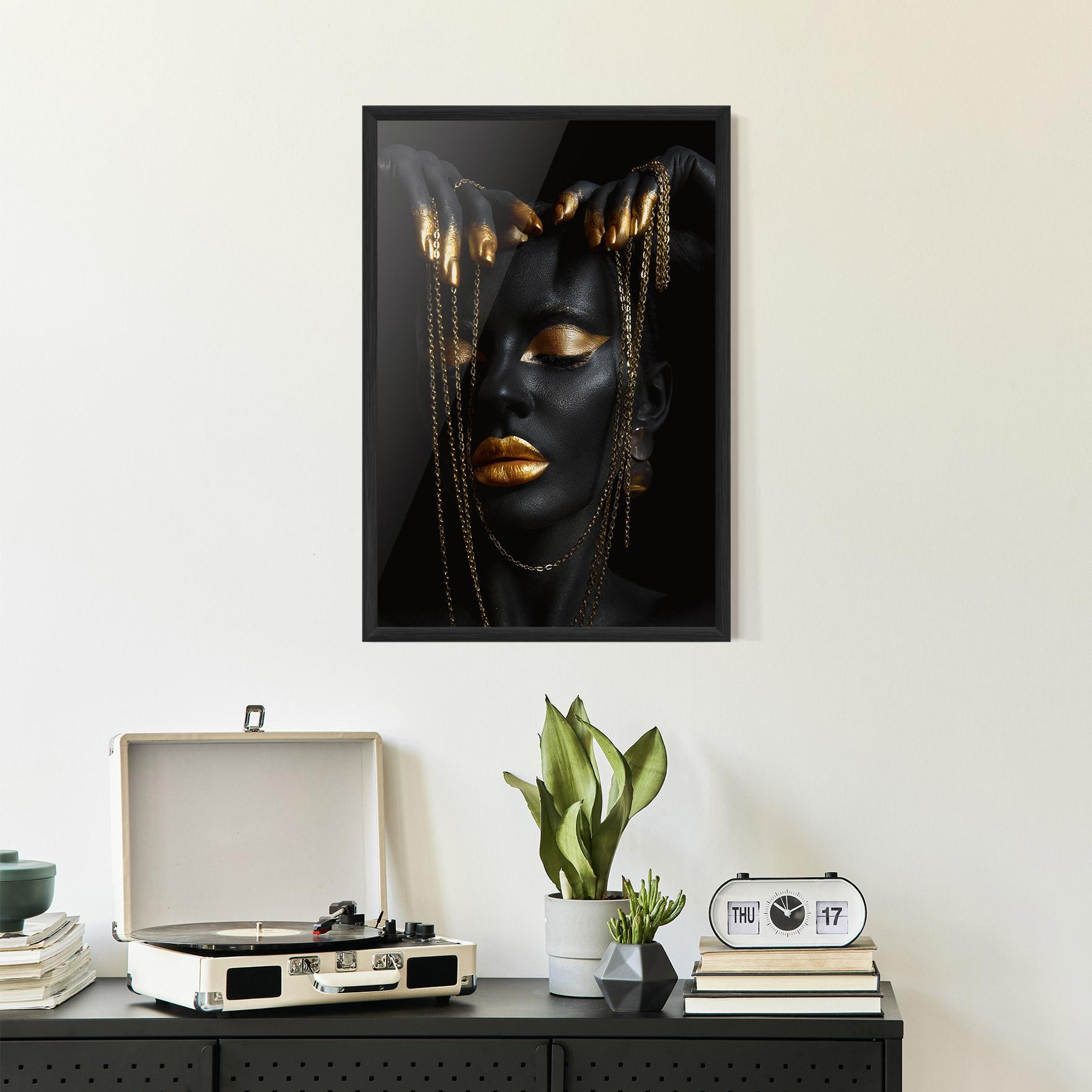 Plakat w Ramie Chain Gold Eyelids mockup 2