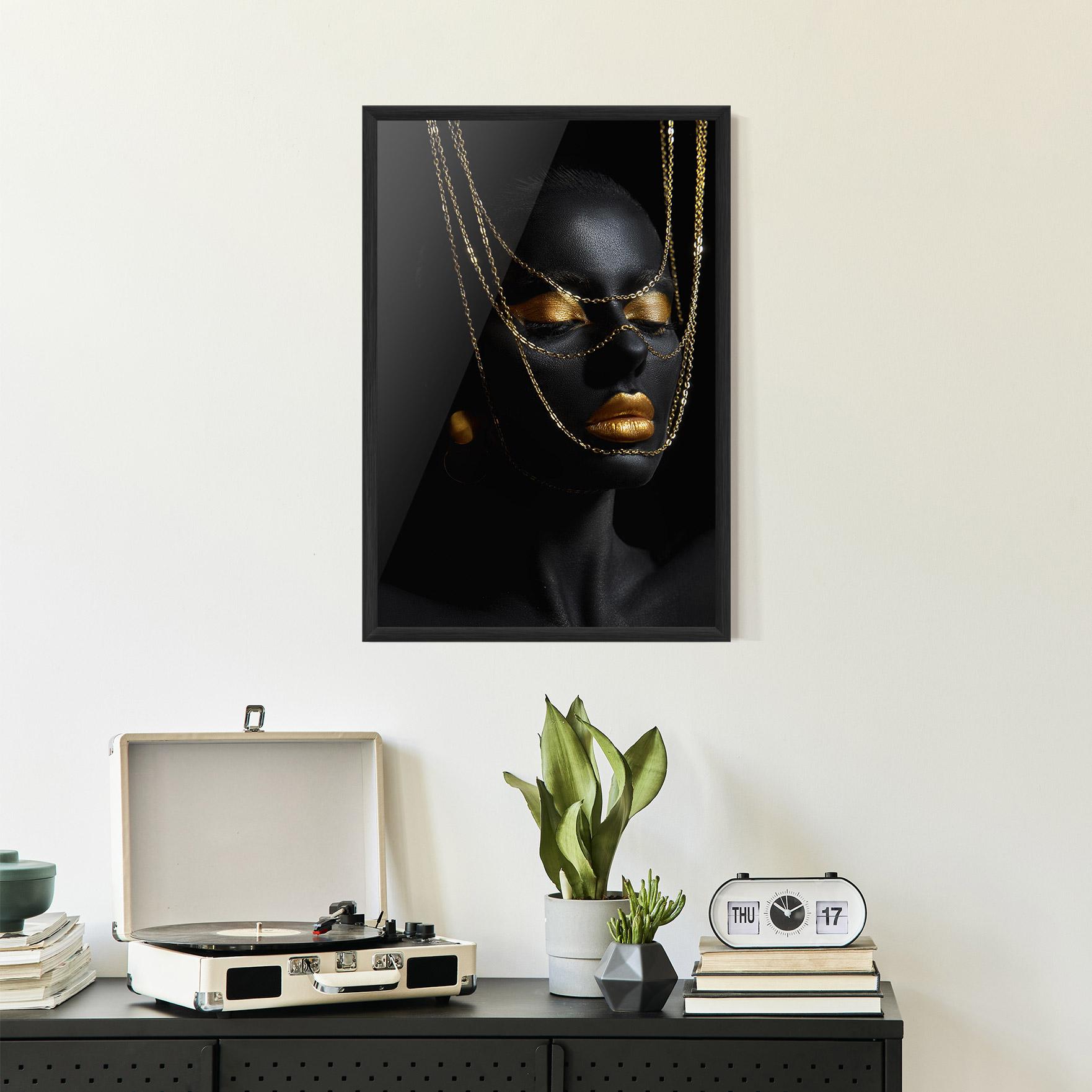 Plakat w Ramie Gold Chain Girl mockup 2