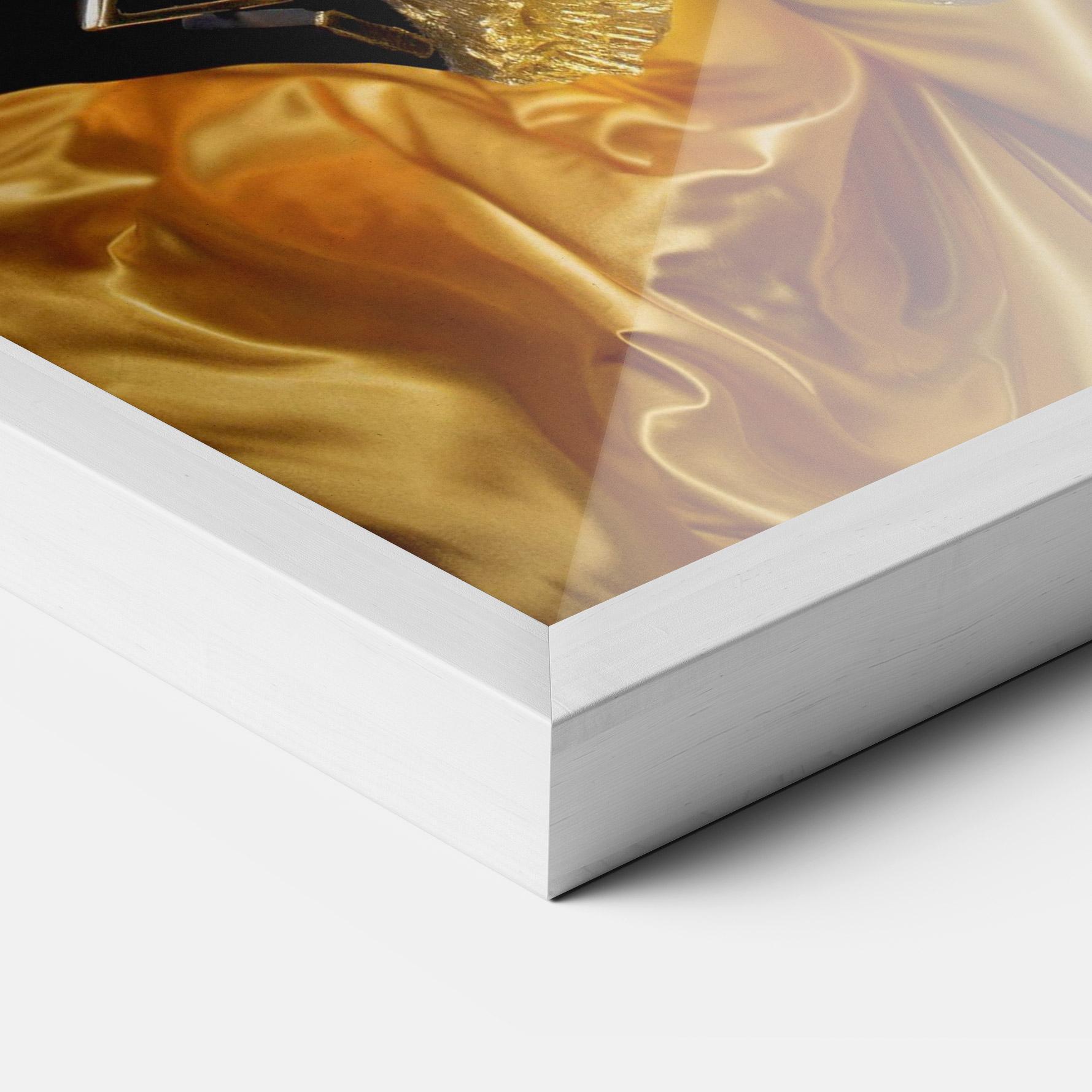 Plakat w Ramie Glamorous Gold Outfit mockup 3