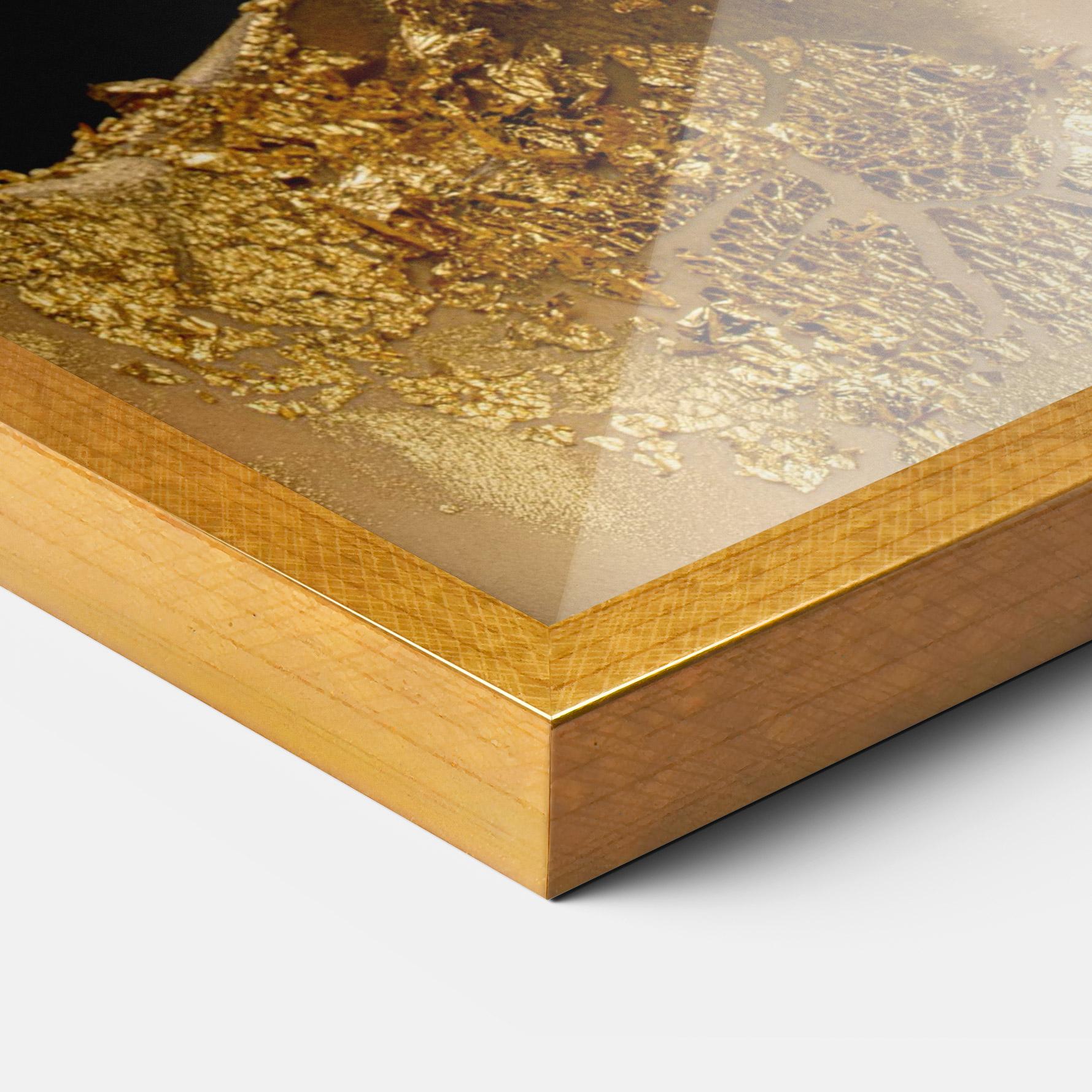 Plakat w Ramie Festive Golden Makeup mockup 3