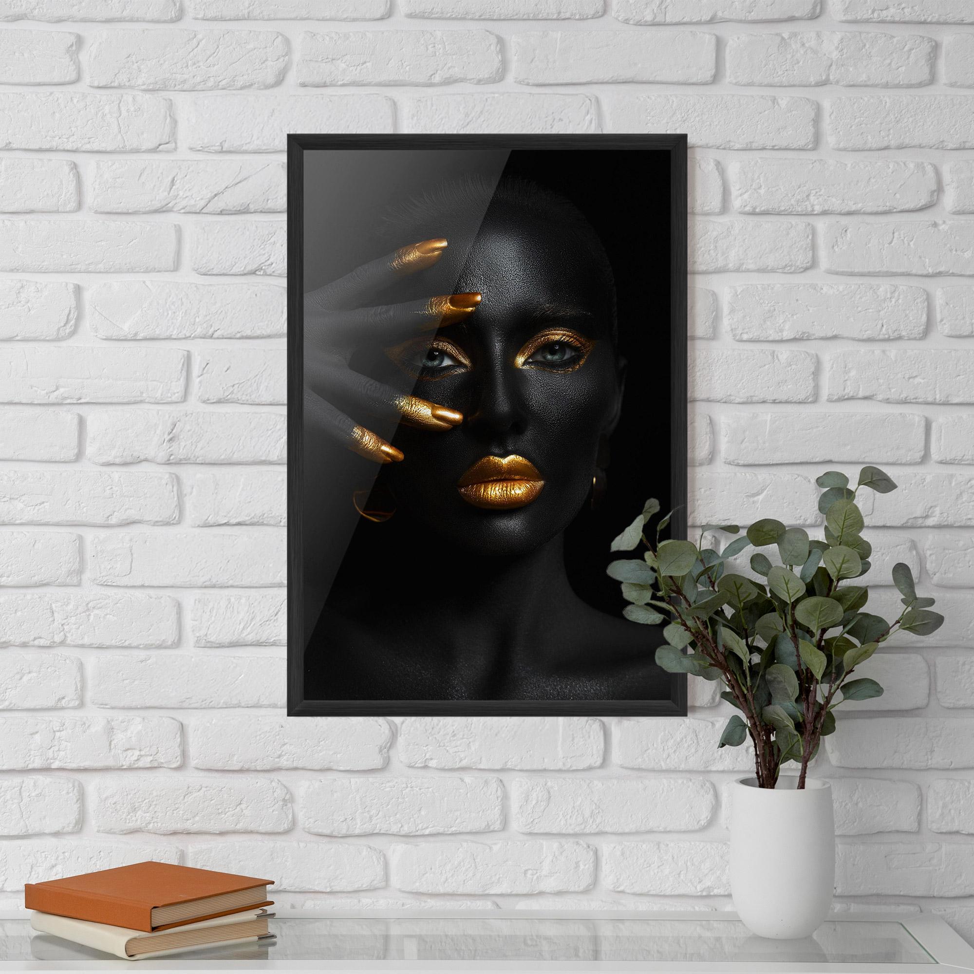 Plakat w Ramie Gold Makeup Nails mockup 5