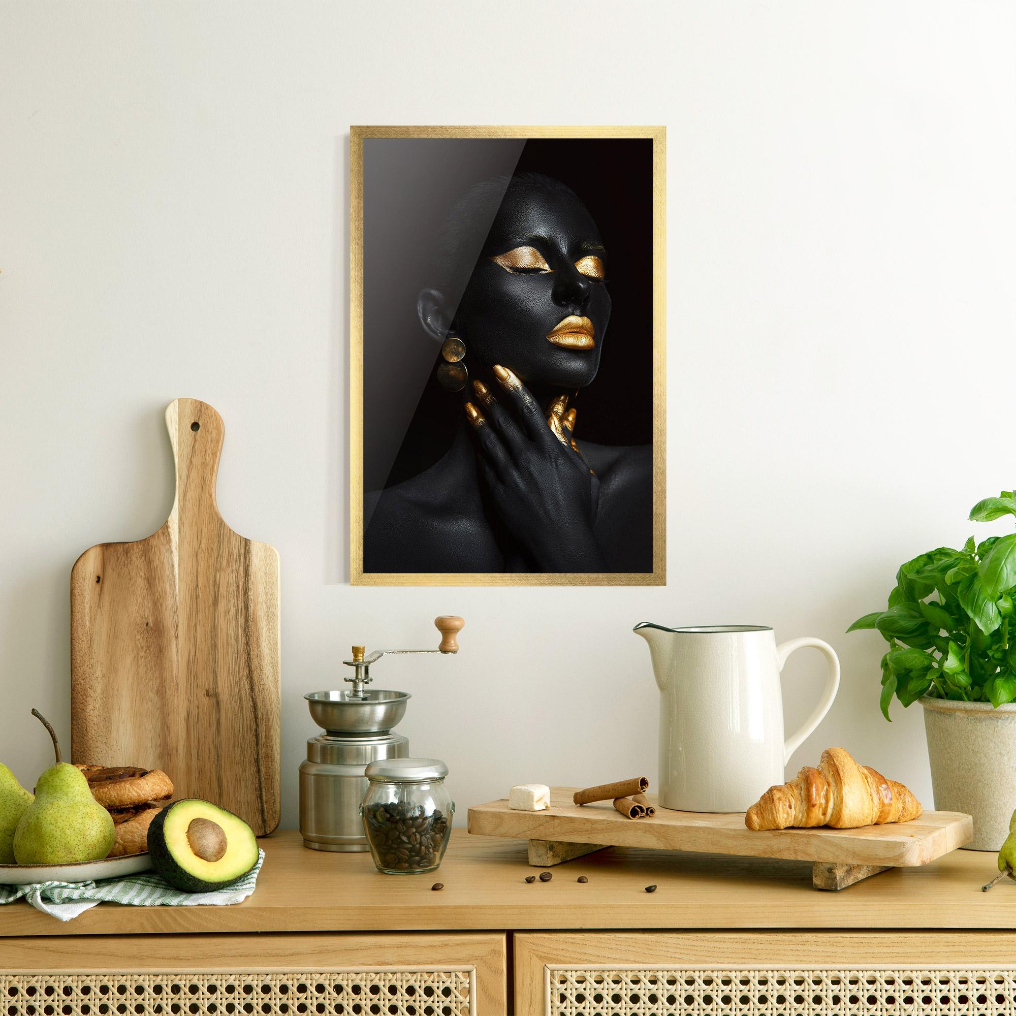 Plakat w Ramie Eyelids Gold Makeup mockup 8