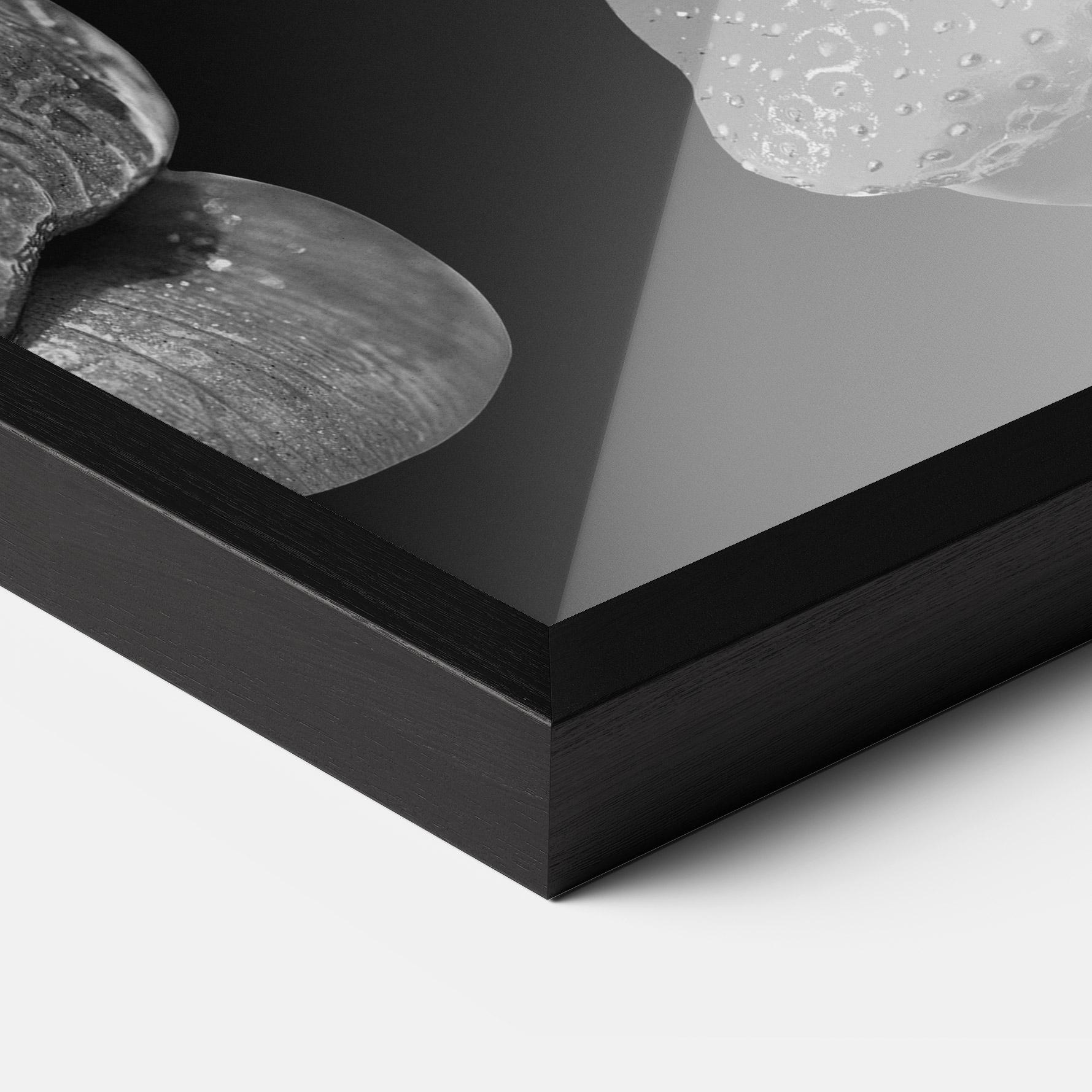 Plakat w Ramie Grey Lips Collage mockup 3