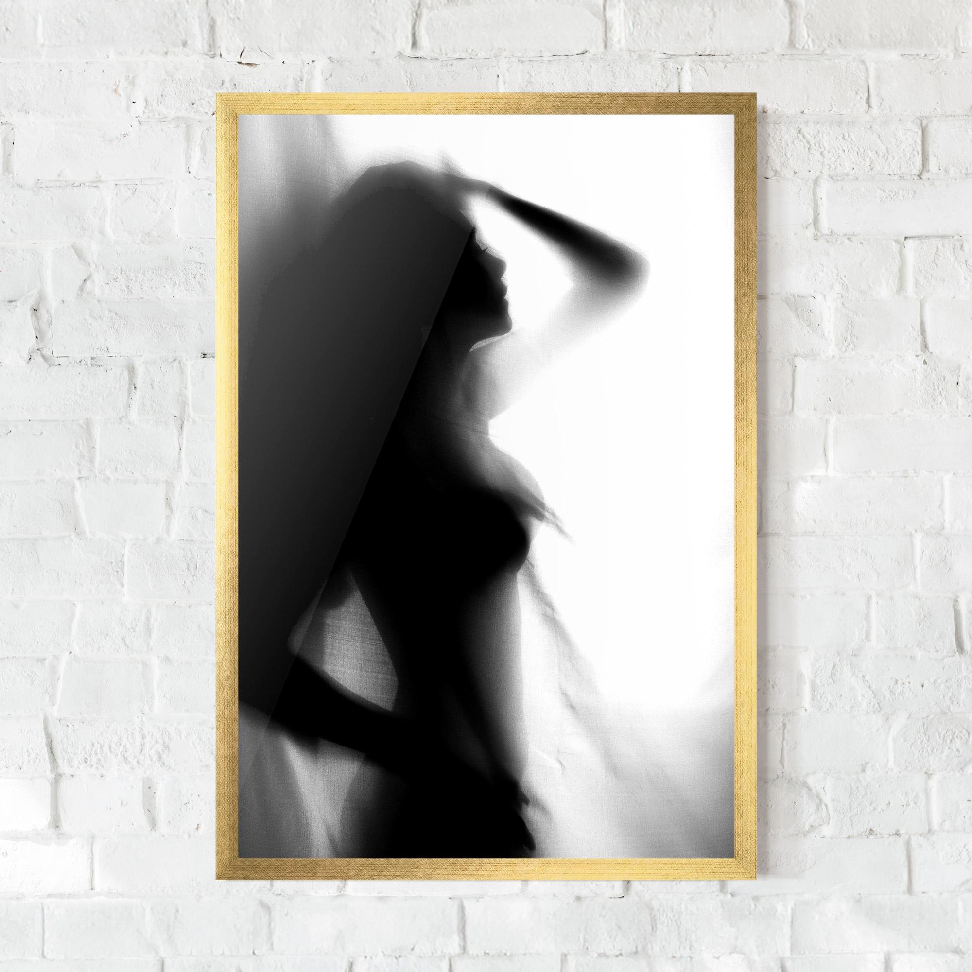 Plakat w Ramie Blurred Girl mockup 0