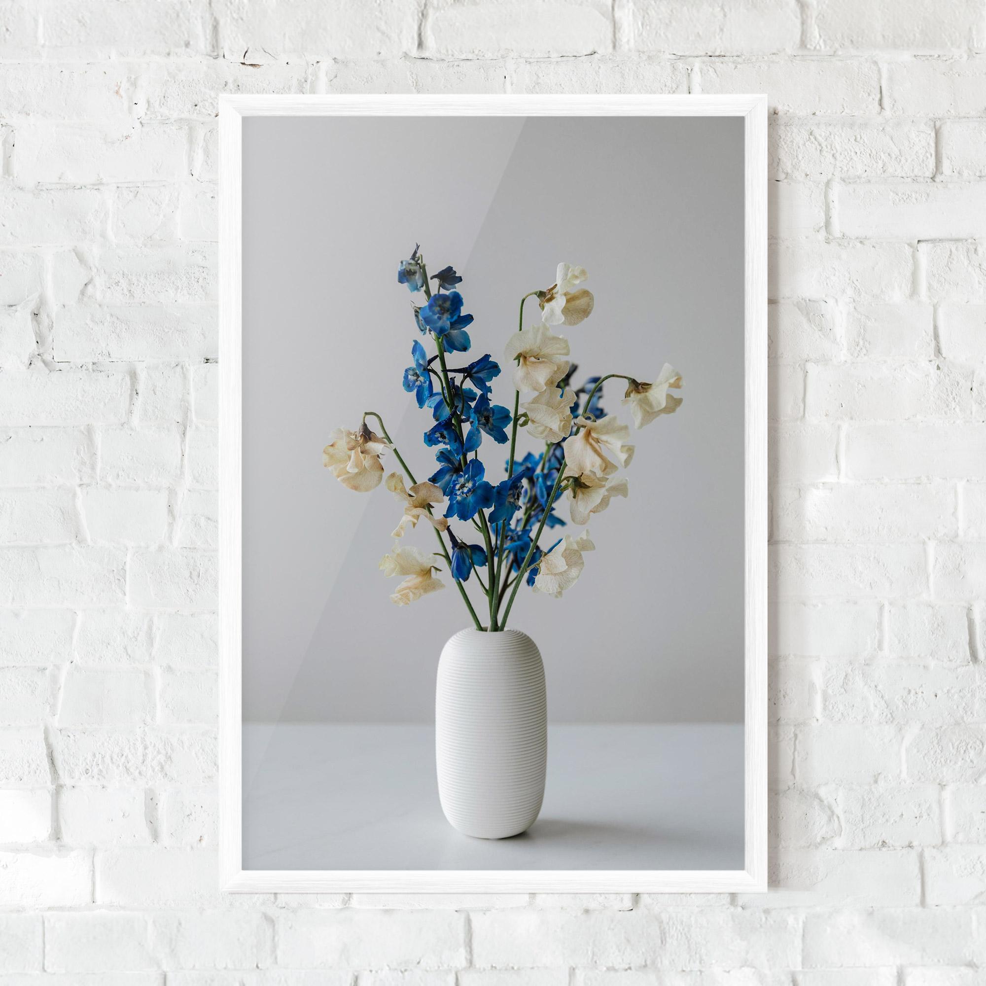 Plakat w Ramie Blue White Vase mockup 0