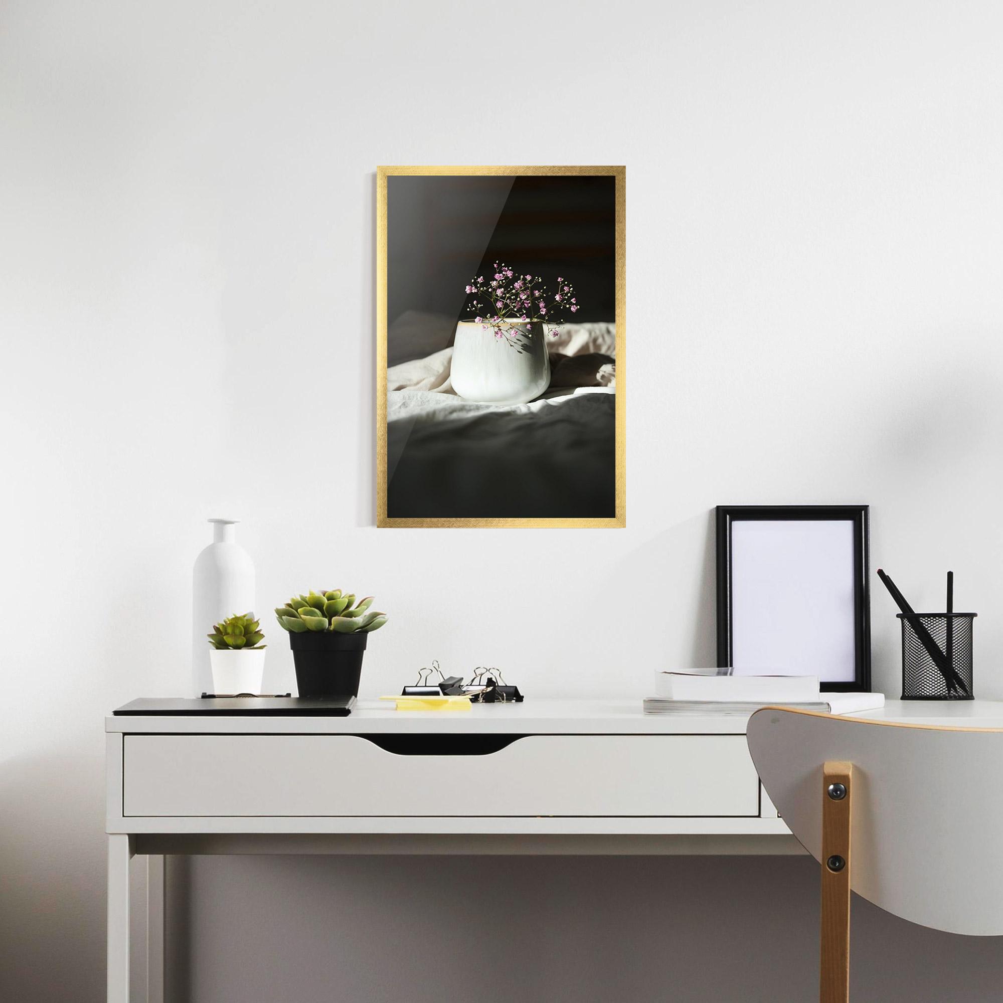 Plakat w Ramie Tiny Purple Pant Vase mockup 7