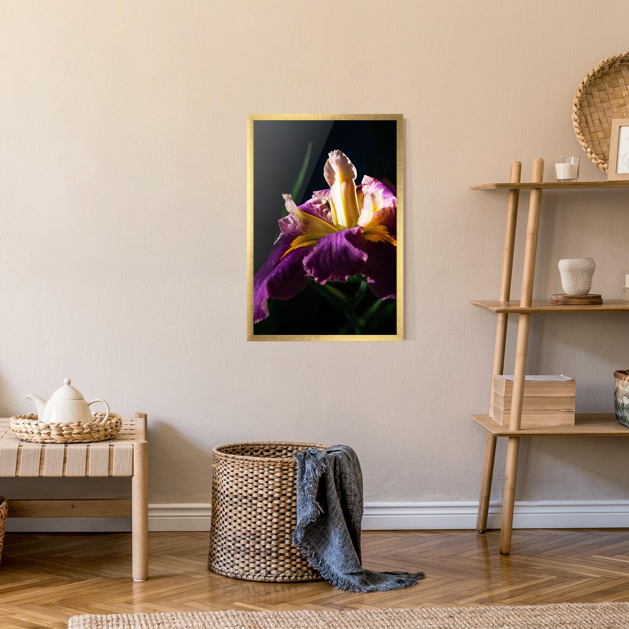 Plakat w Ramie Pastel Yellow Iris mockup 9