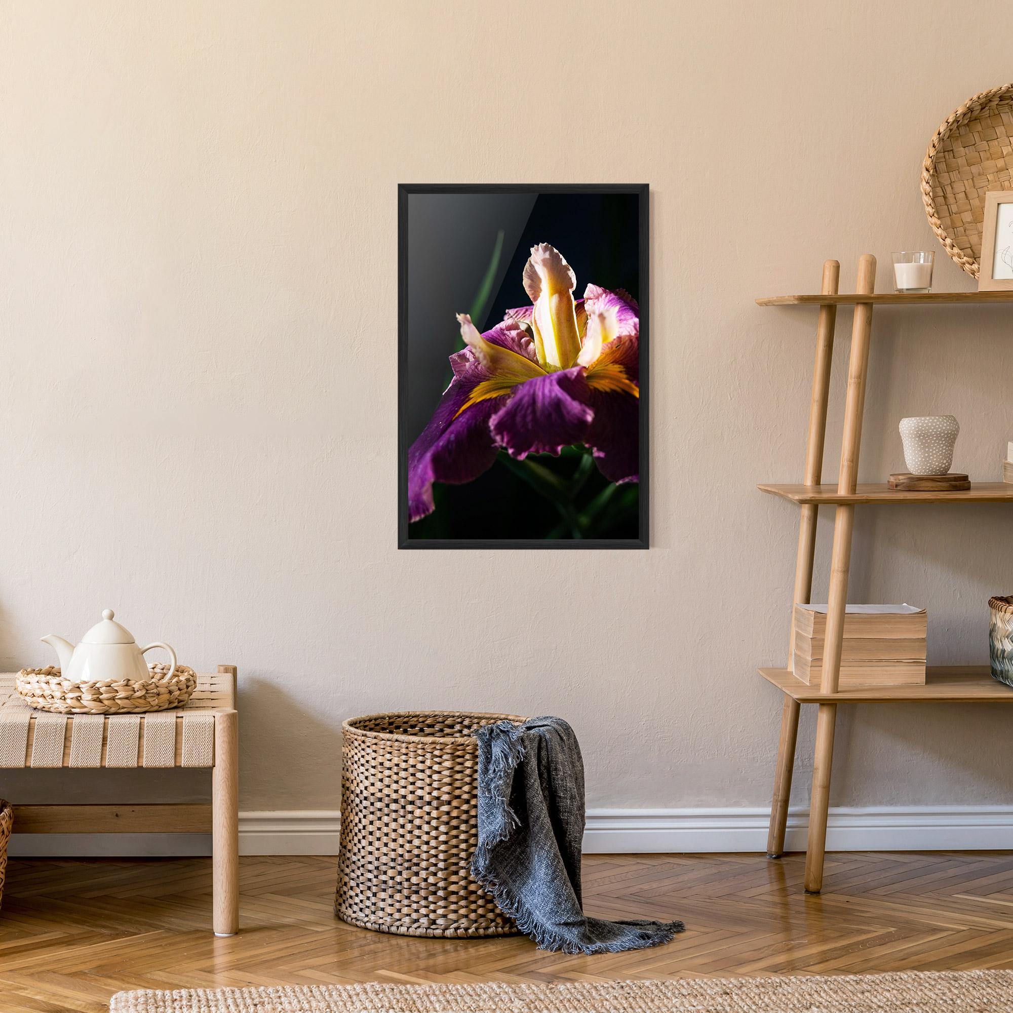 Plakat w Ramie Pastel Yellow Iris mockup 9