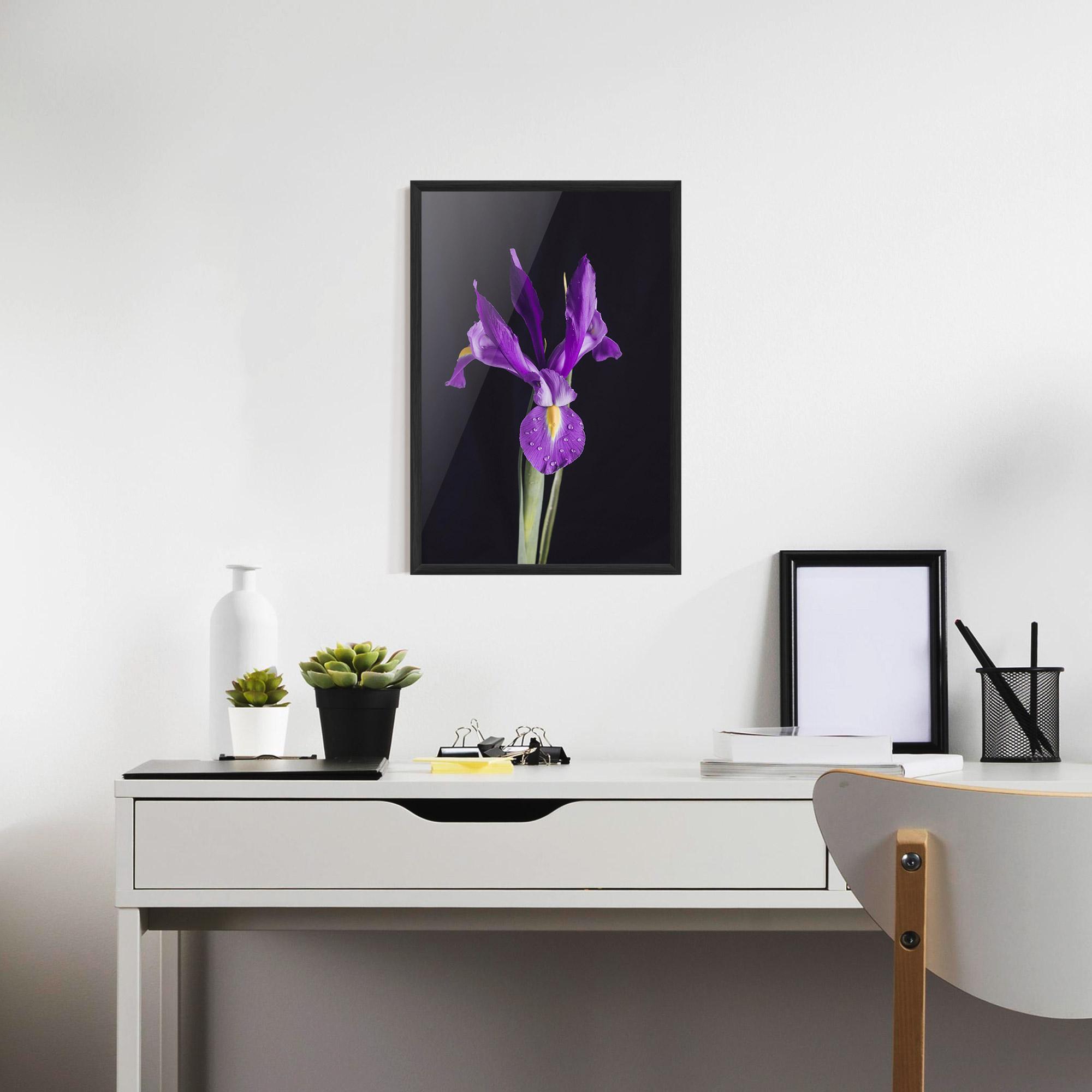 Plakat w Ramie Fresh Purple Iris mockup 7
