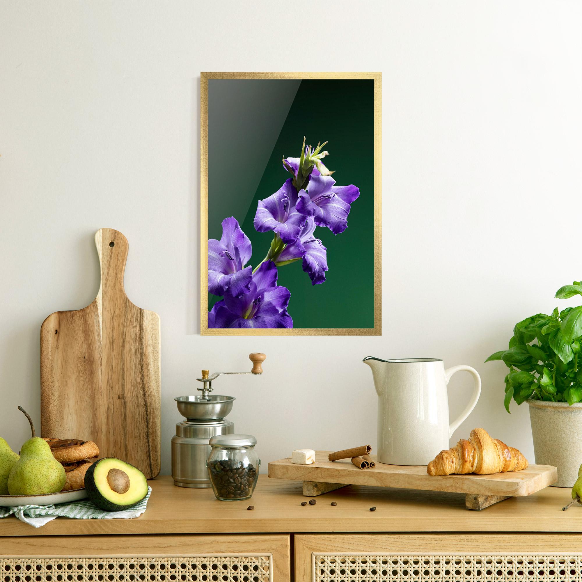Plakat w Ramie Iris On Green mockup 8