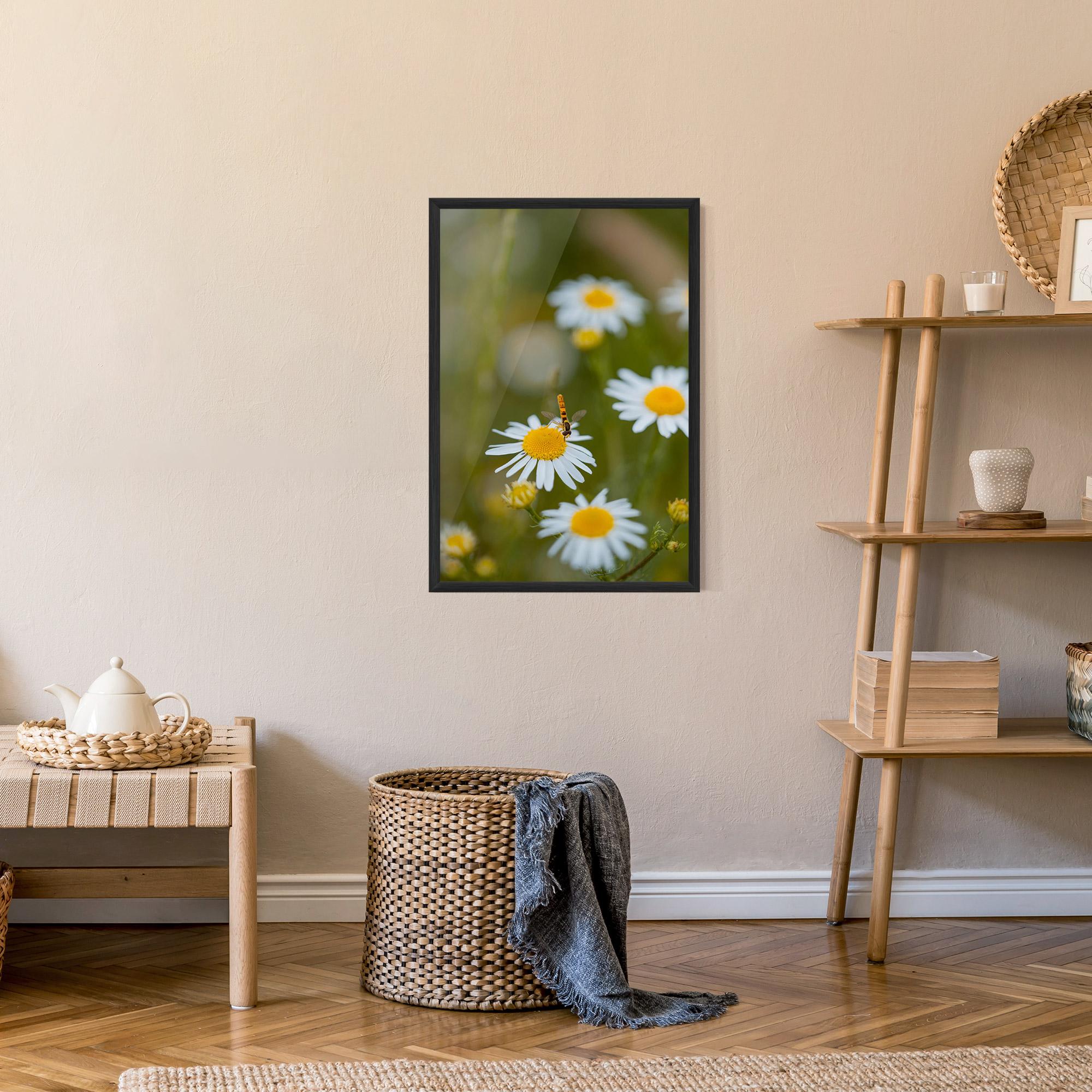 Plakat w Ramie Bug On Small Daisy mockup 9