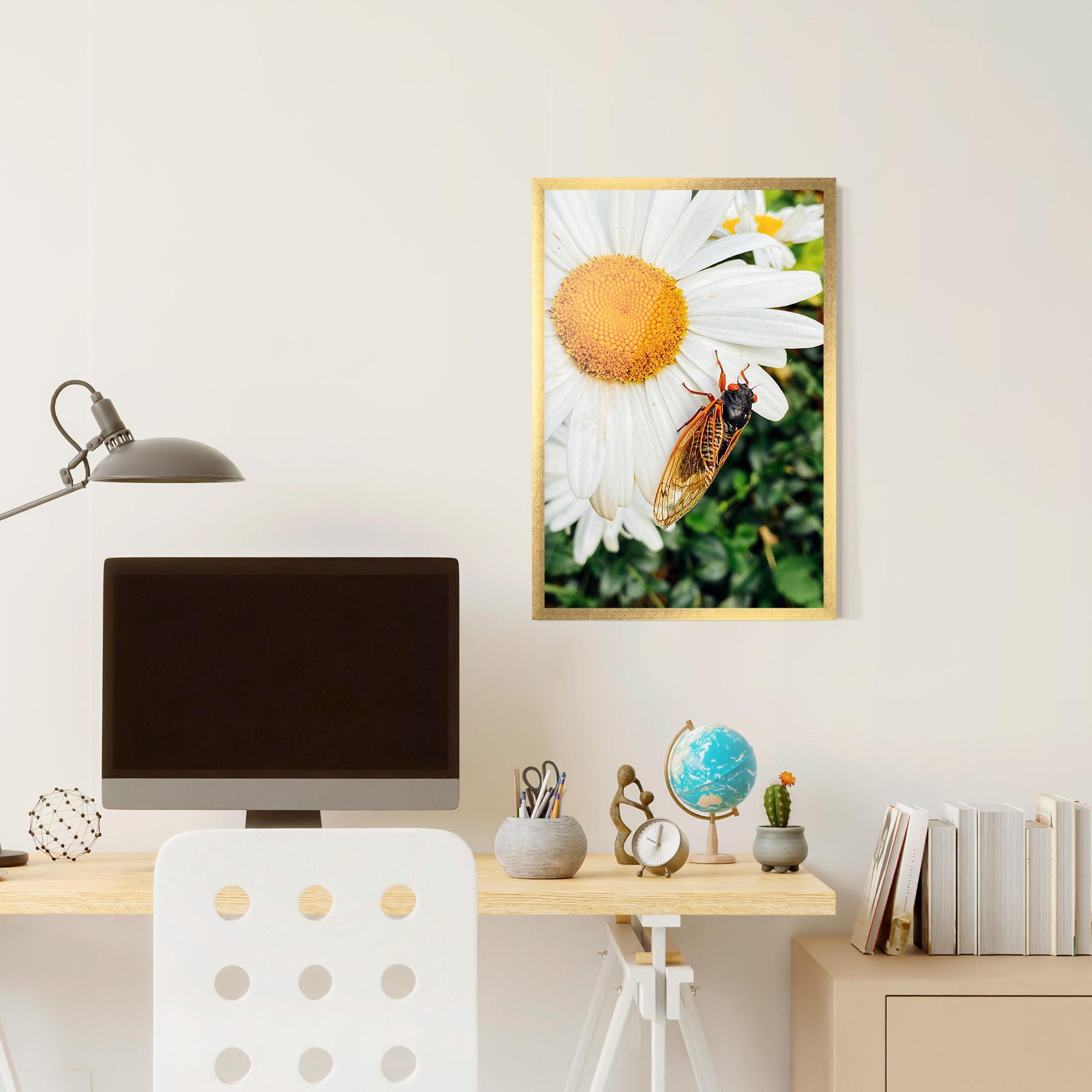 Plakat w Ramie Bug On The Daisy mockup 6