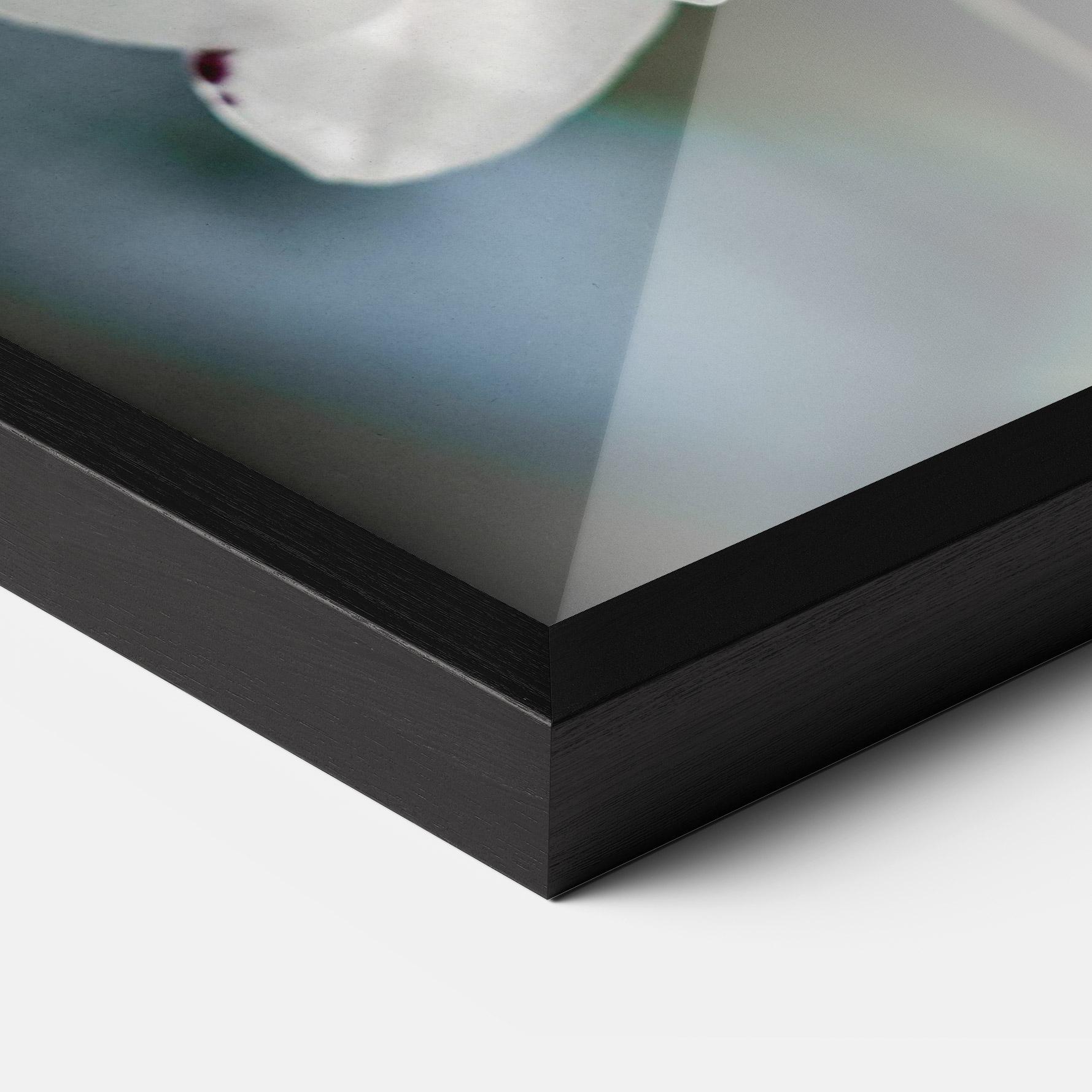 Plakat w Ramie Dark Purple Orchid mockup 3