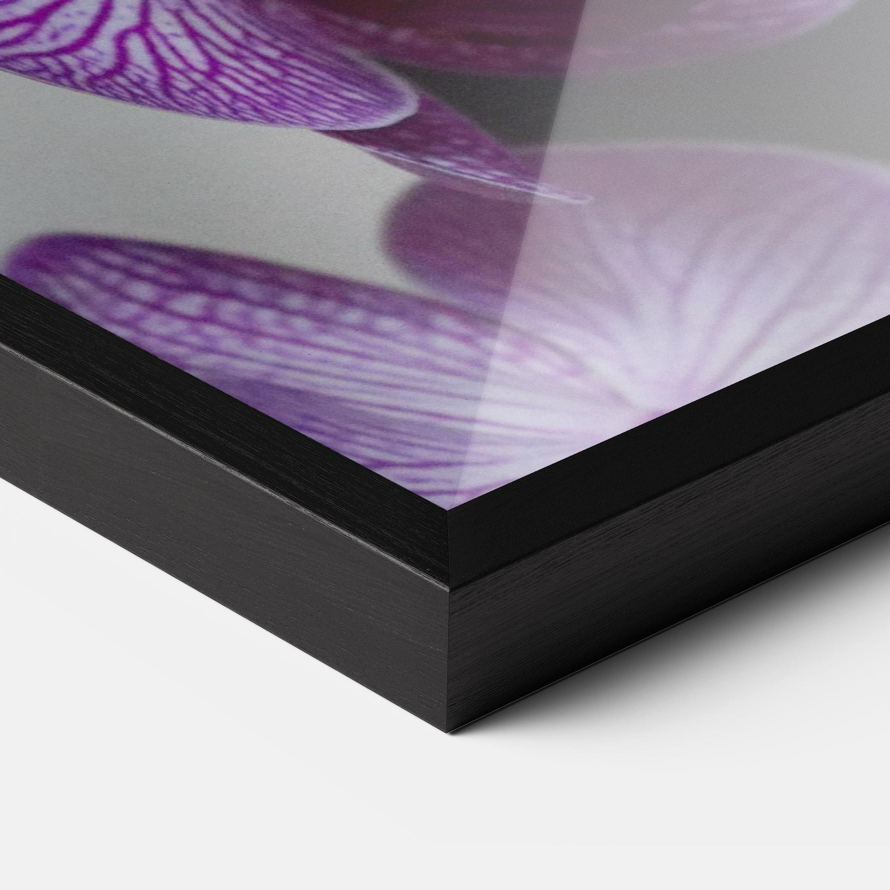Plakat w Ramie Purple Orchid On Black mockup 3