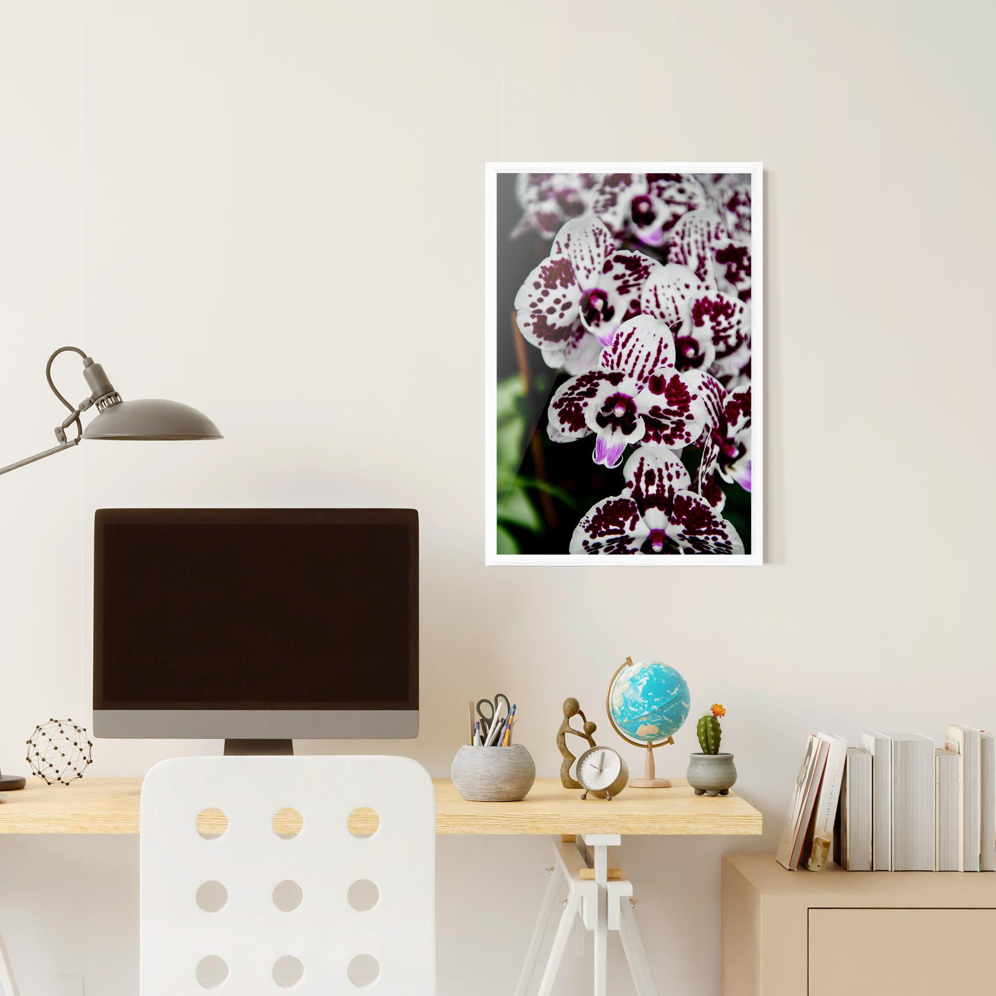 Plakat w Ramie Dark Purple Orchids mockup 6