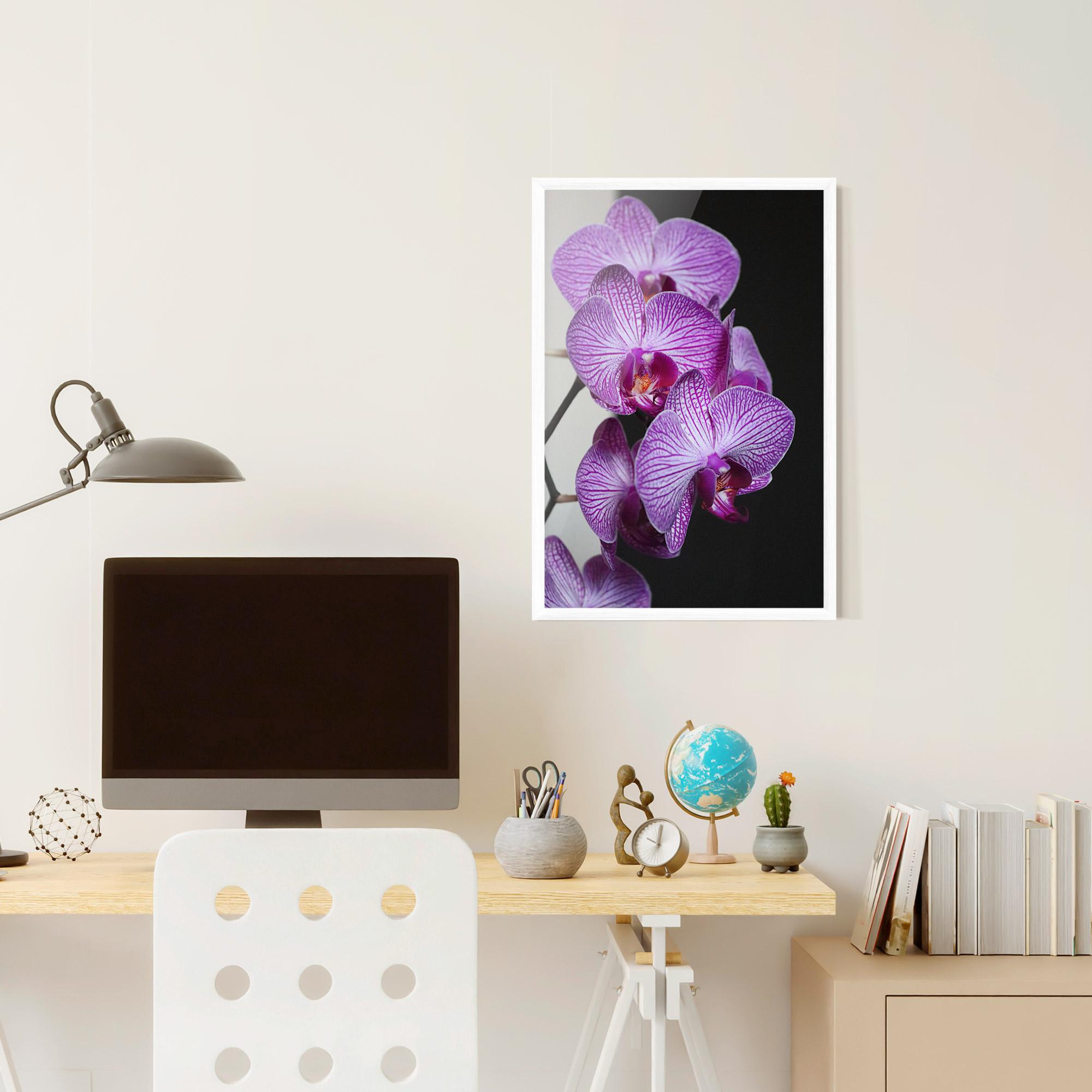 Plakat w Ramie Purple Orchid On Black mockup 6