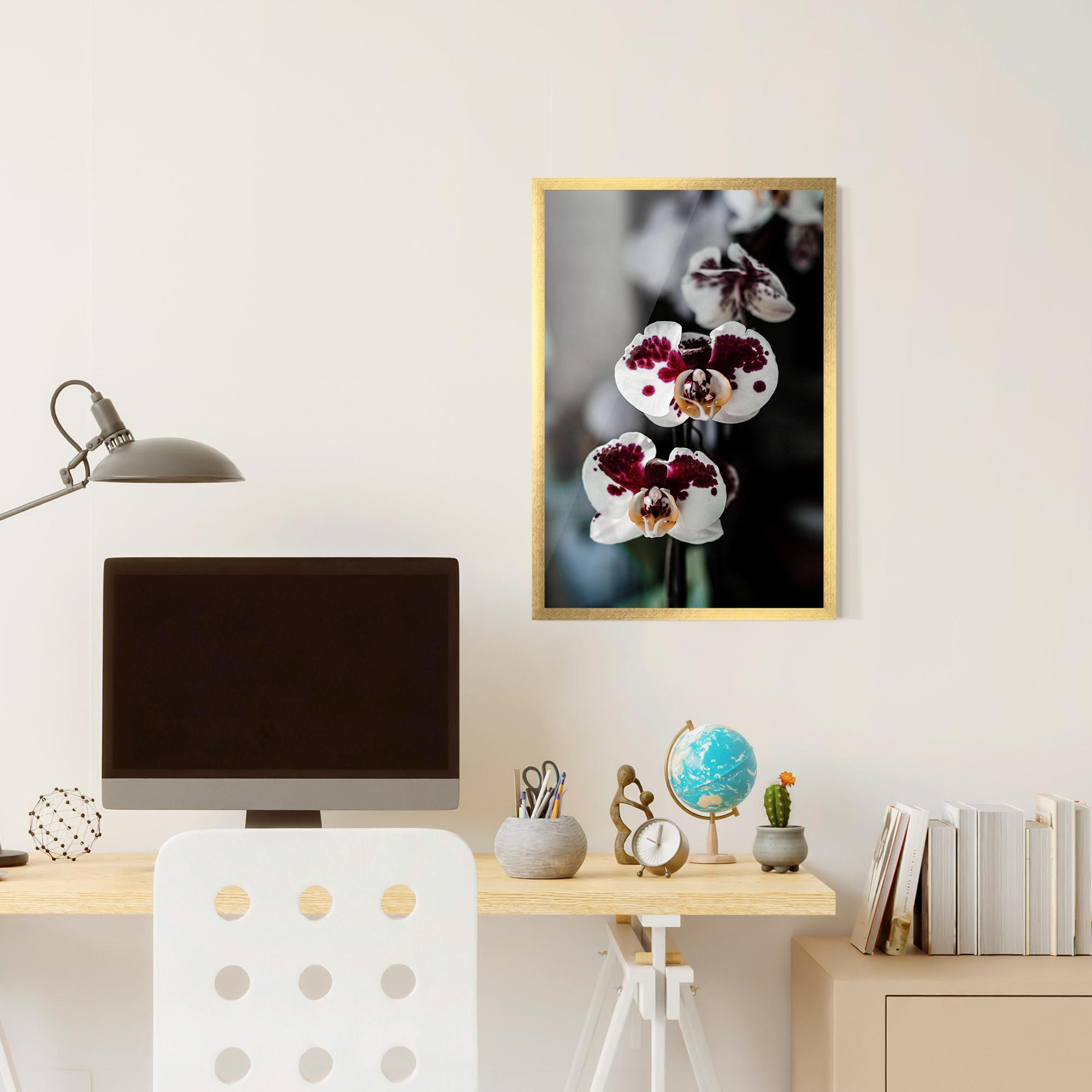 Plakat w Ramie Dark Purple Orchid mockup 6