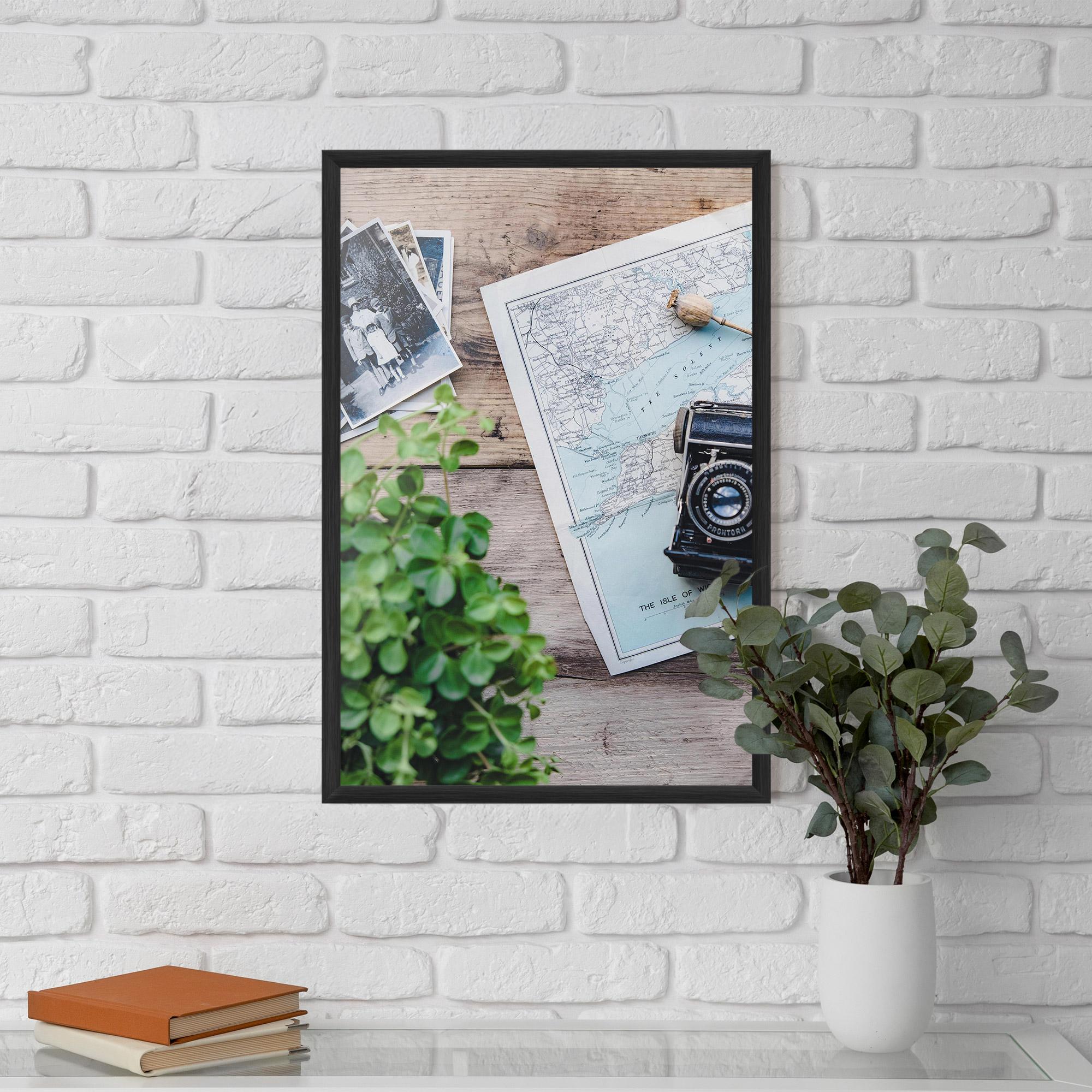 Plakat w Ramie Camera Map mockup 5