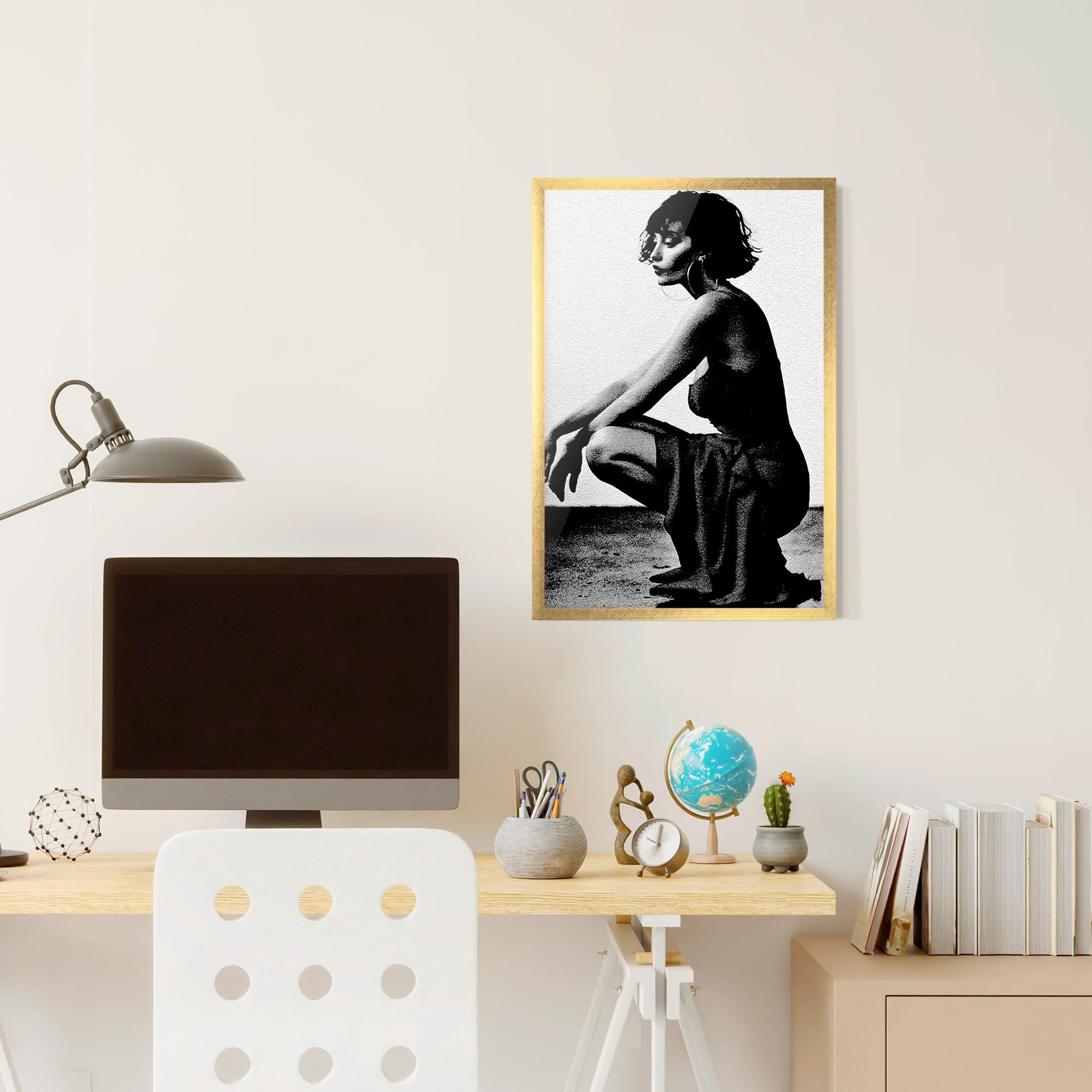 Plakat w Ramie Grey Long Dress mockup 6