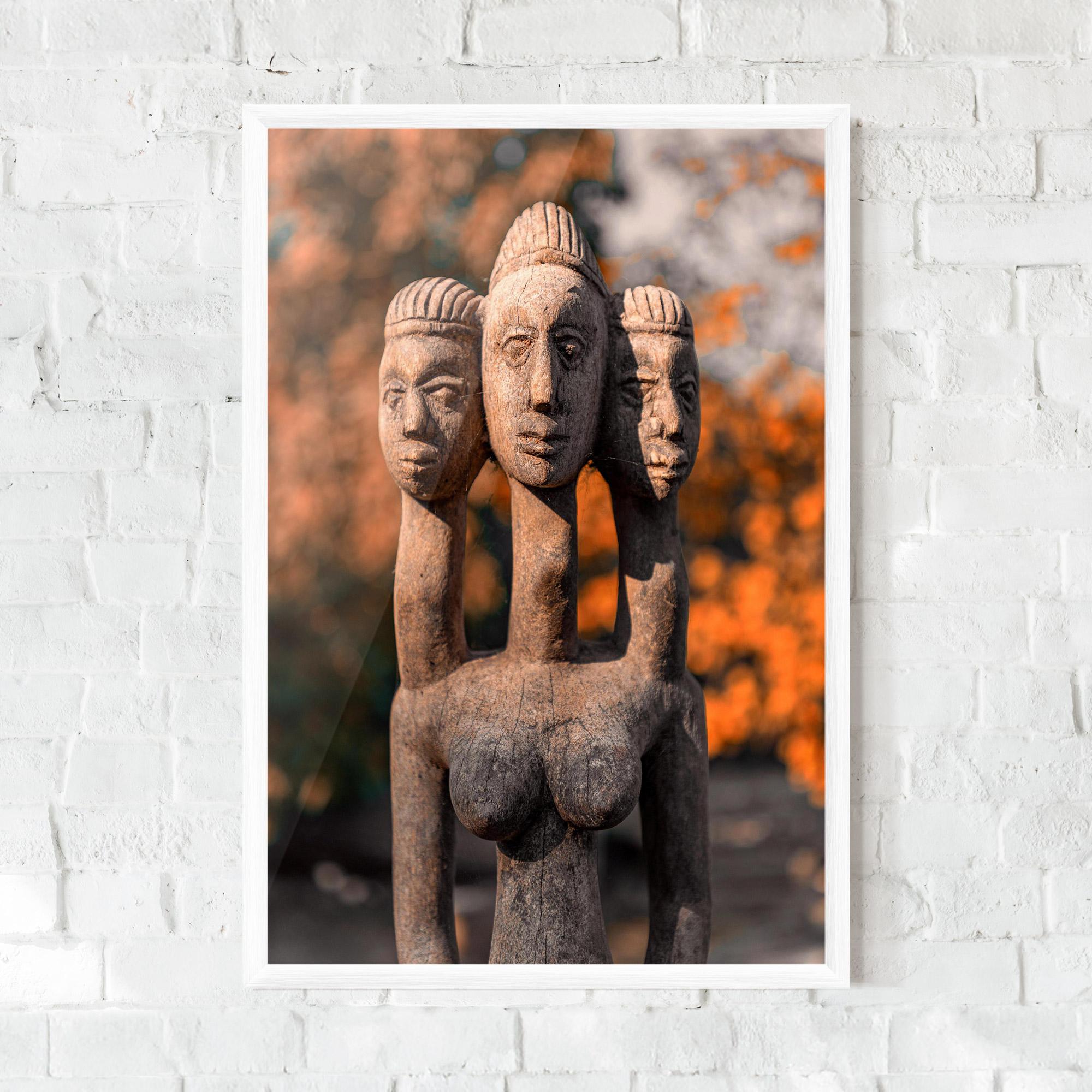 Plakat w Ramie Three Heads Statue mockup 0