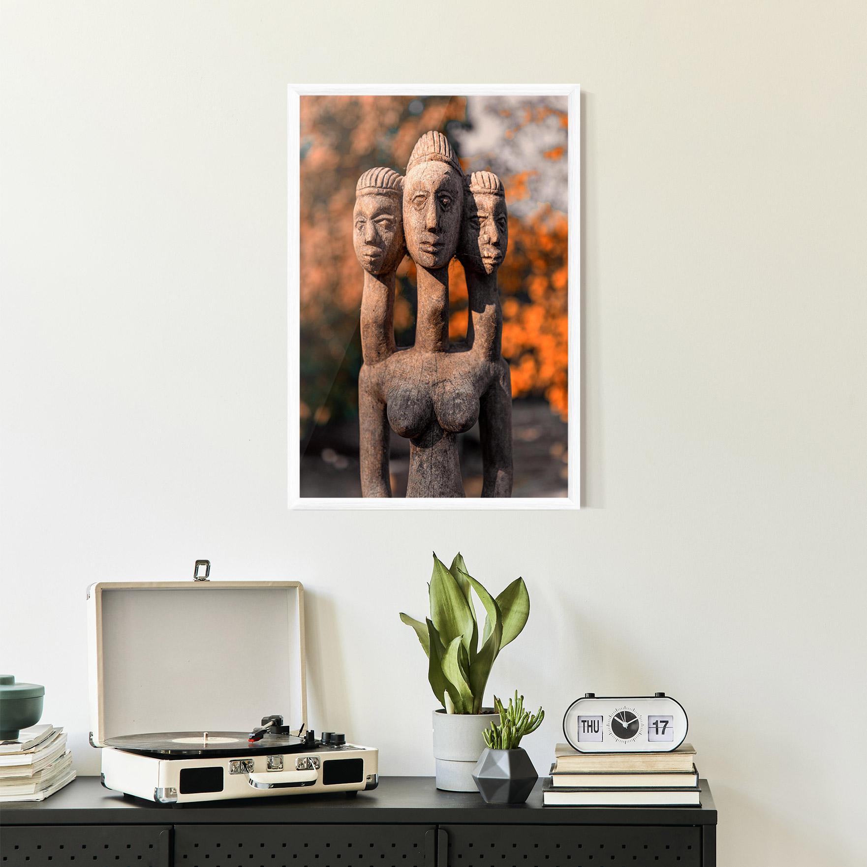Plakat w Ramie Three Heads Statue mockup 2