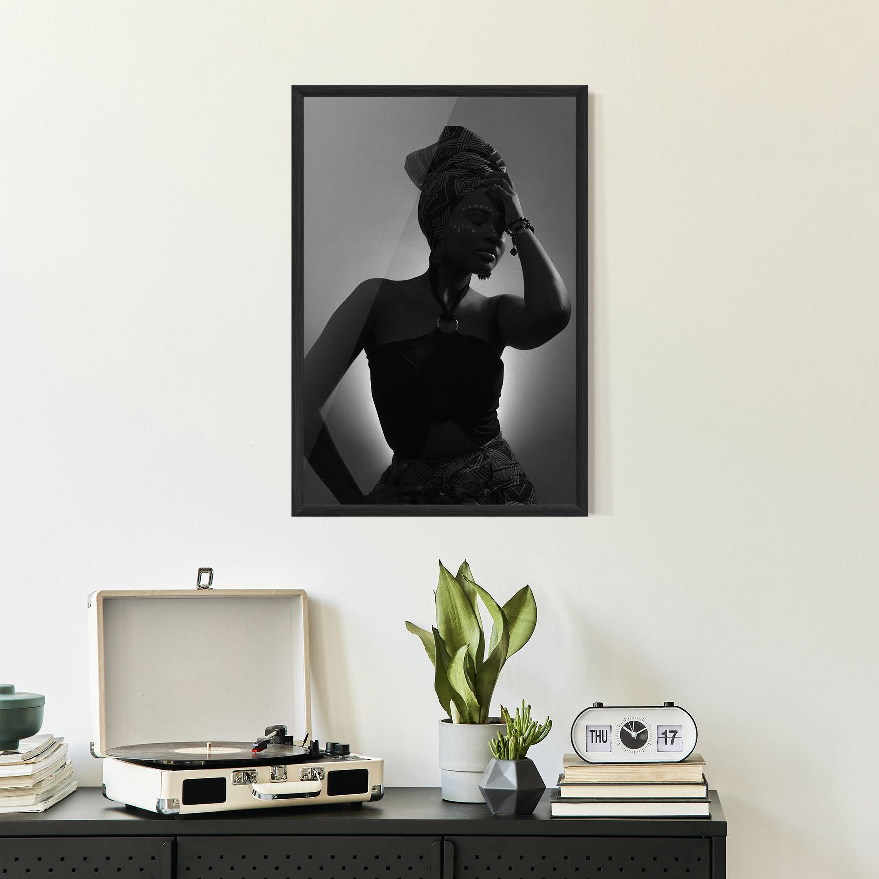 Plakat w Ramie African Woman Shadow mockup 2