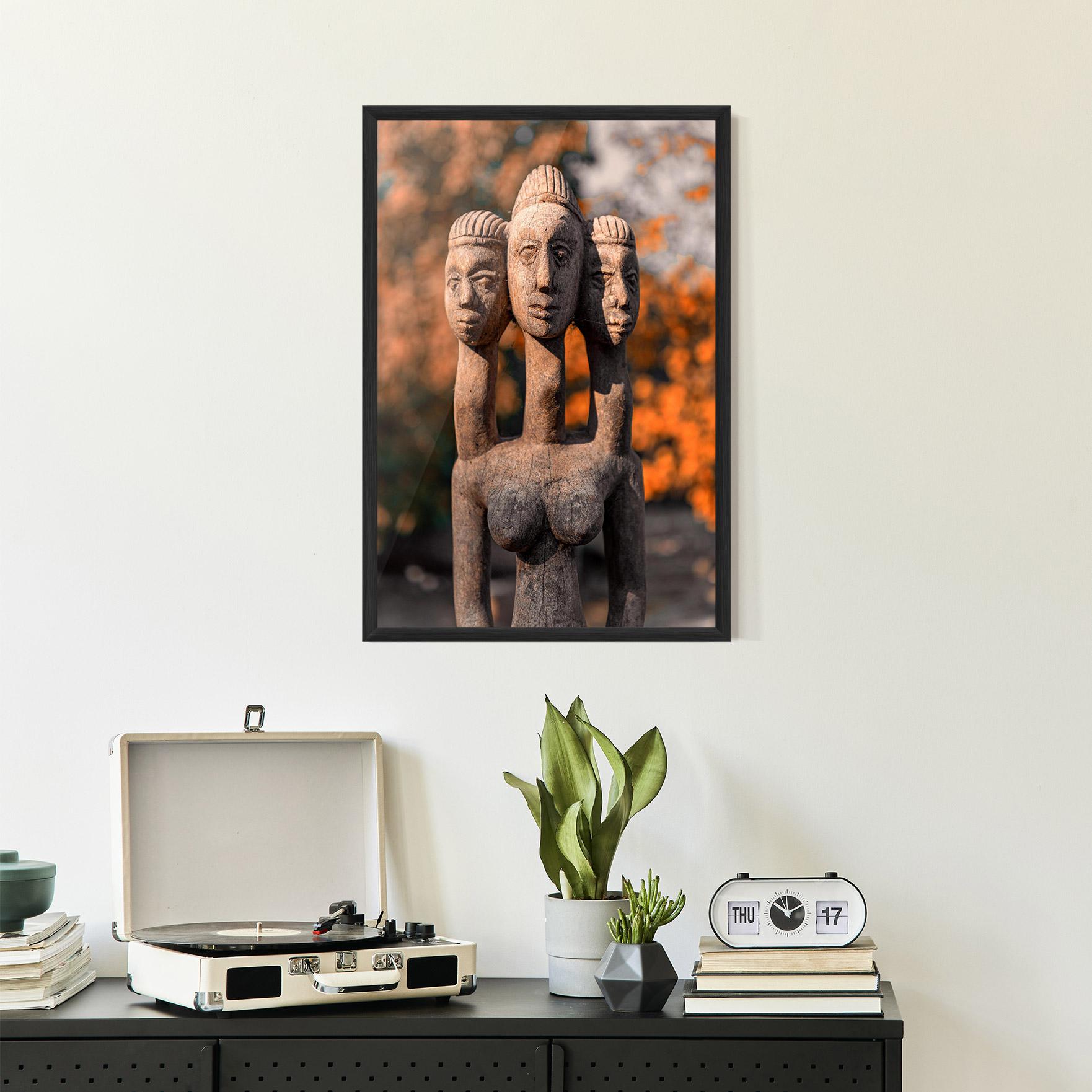 Plakat w Ramie Three Heads Statue mockup 2