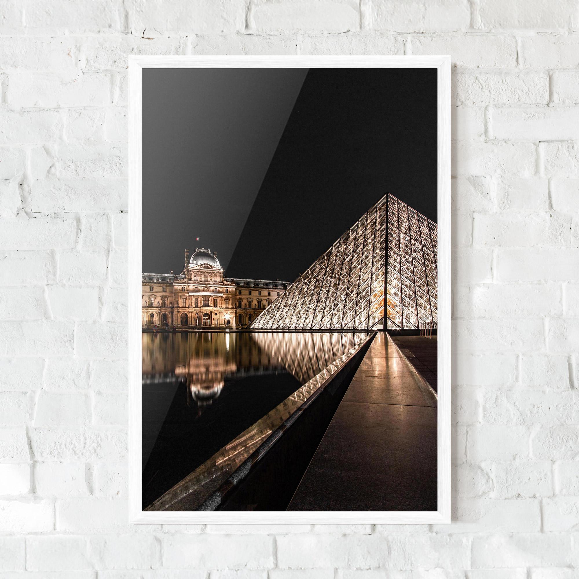 Plakat w Ramie Louvre Night mockup 0