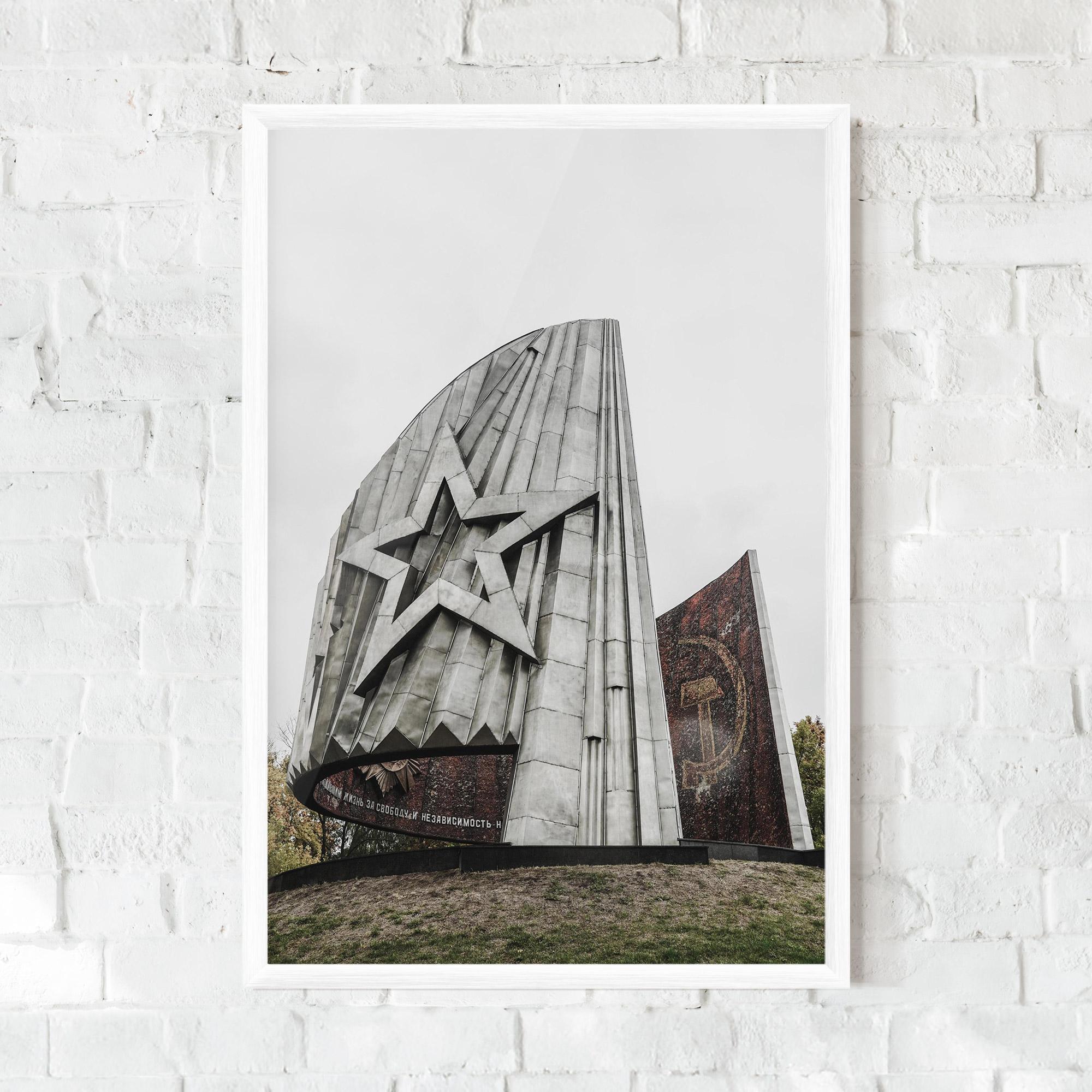 Plakat w Ramie Monument Of Glory mockup 0