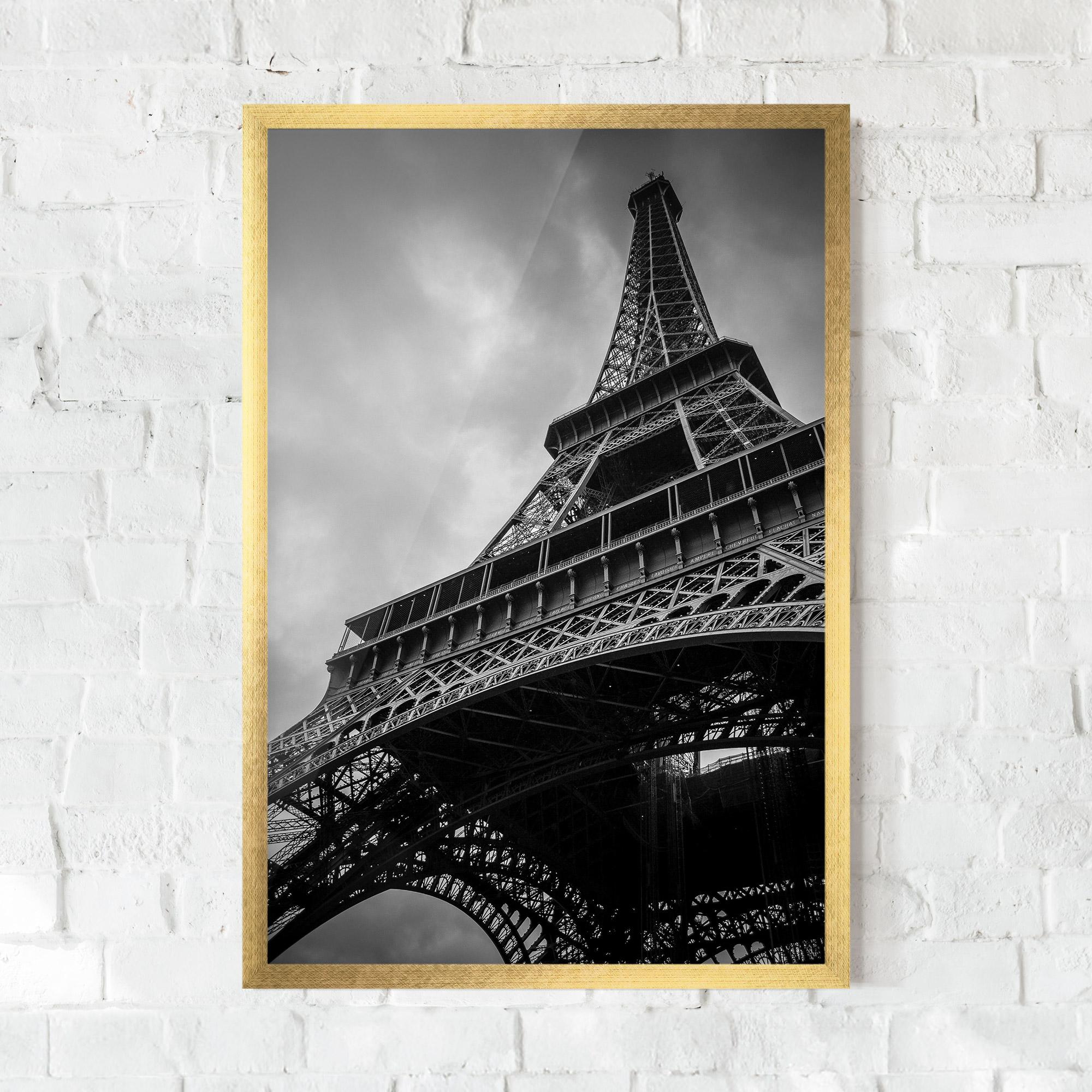 Plakat w Ramie Eiffel Grey Tower mockup 0