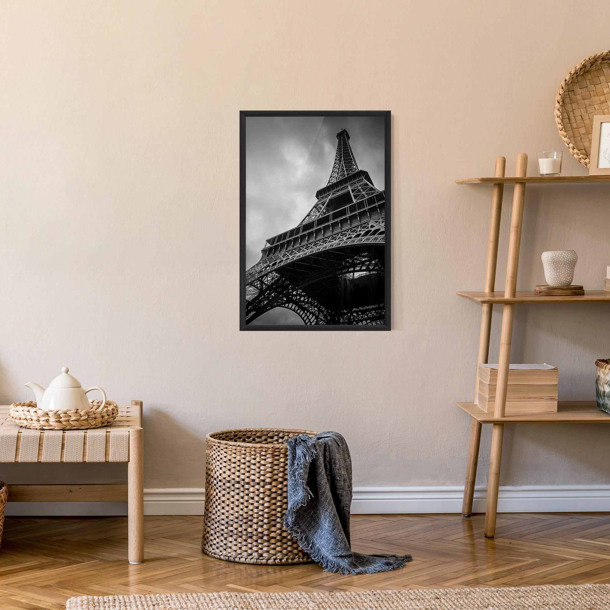 Plakat w Ramie Eiffel Grey Tower mockup 9