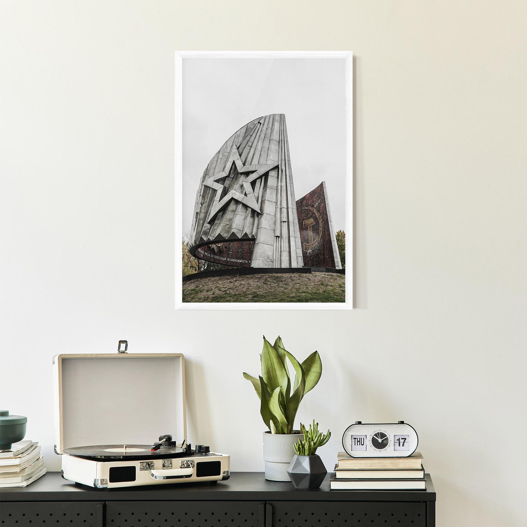 Plakat w Ramie Monument Of Glory mockup 2