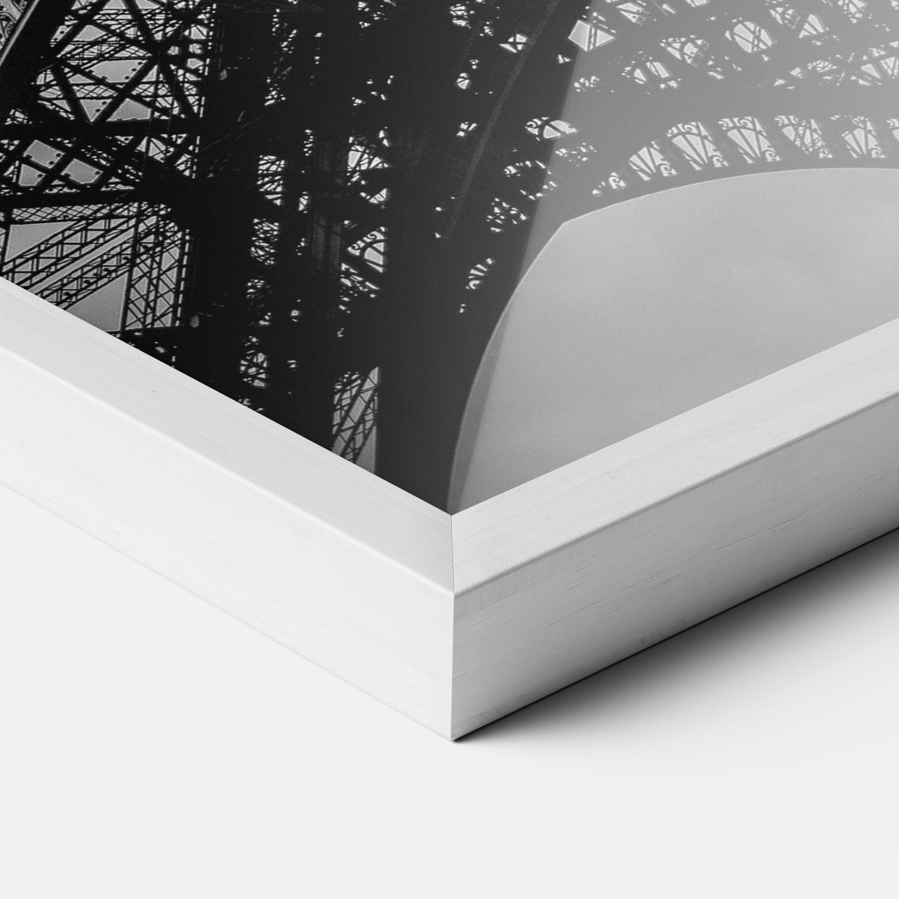 Plakat w Ramie Eiffel Grey Tower mockup 3