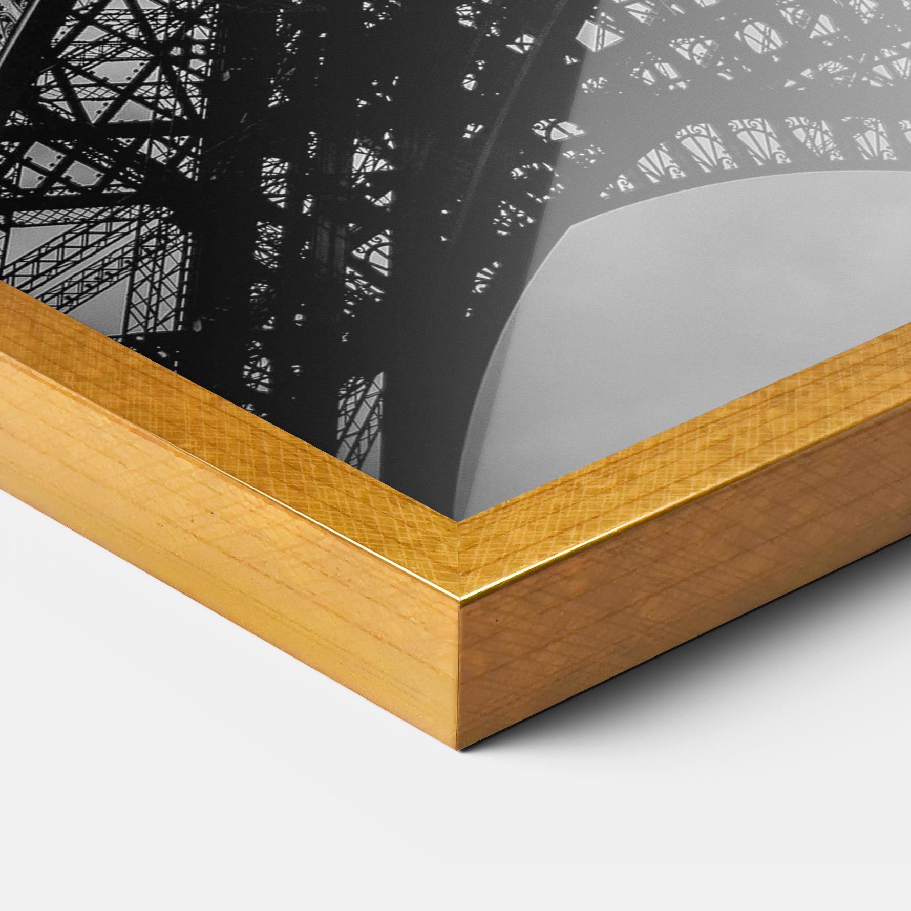 Plakat w Ramie Eiffel Grey Tower mockup 3