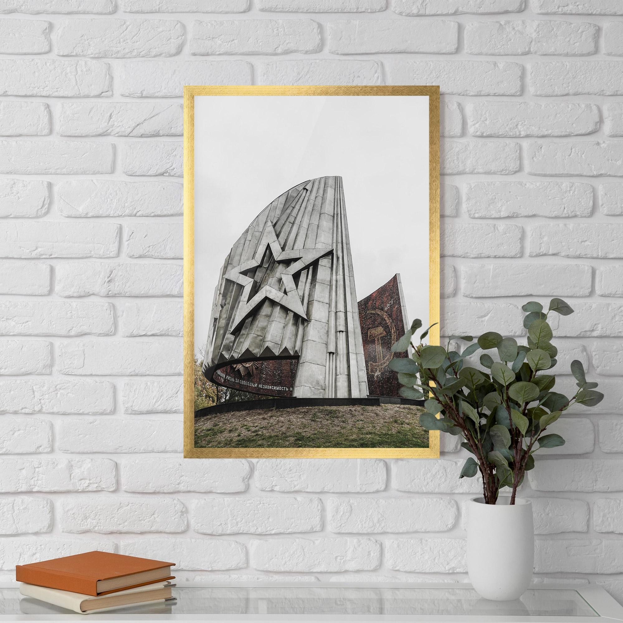 Plakat w Ramie Monument Of Glory mockup 5