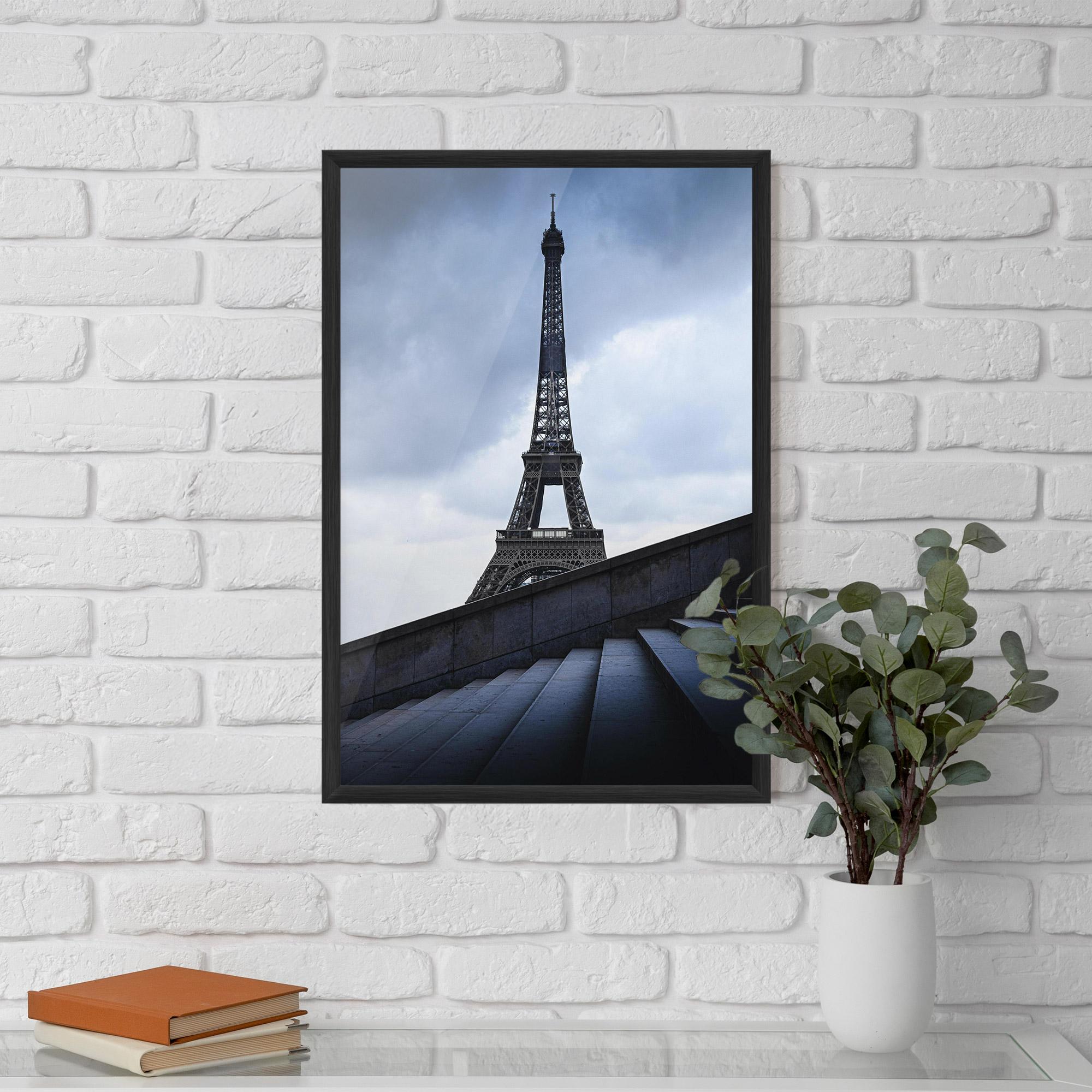 Plakat w Ramie Eiffel Tower Stairs mockup 5