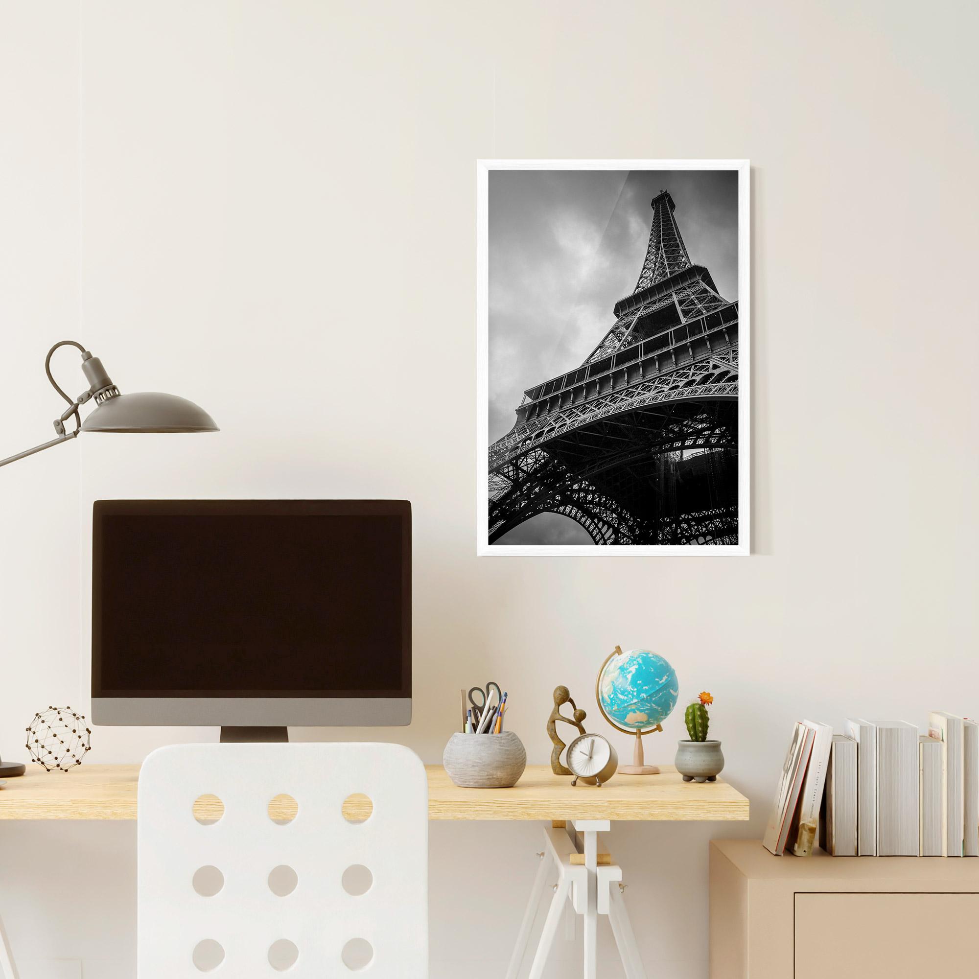 Plakat w Ramie Eiffel Grey Tower mockup 6