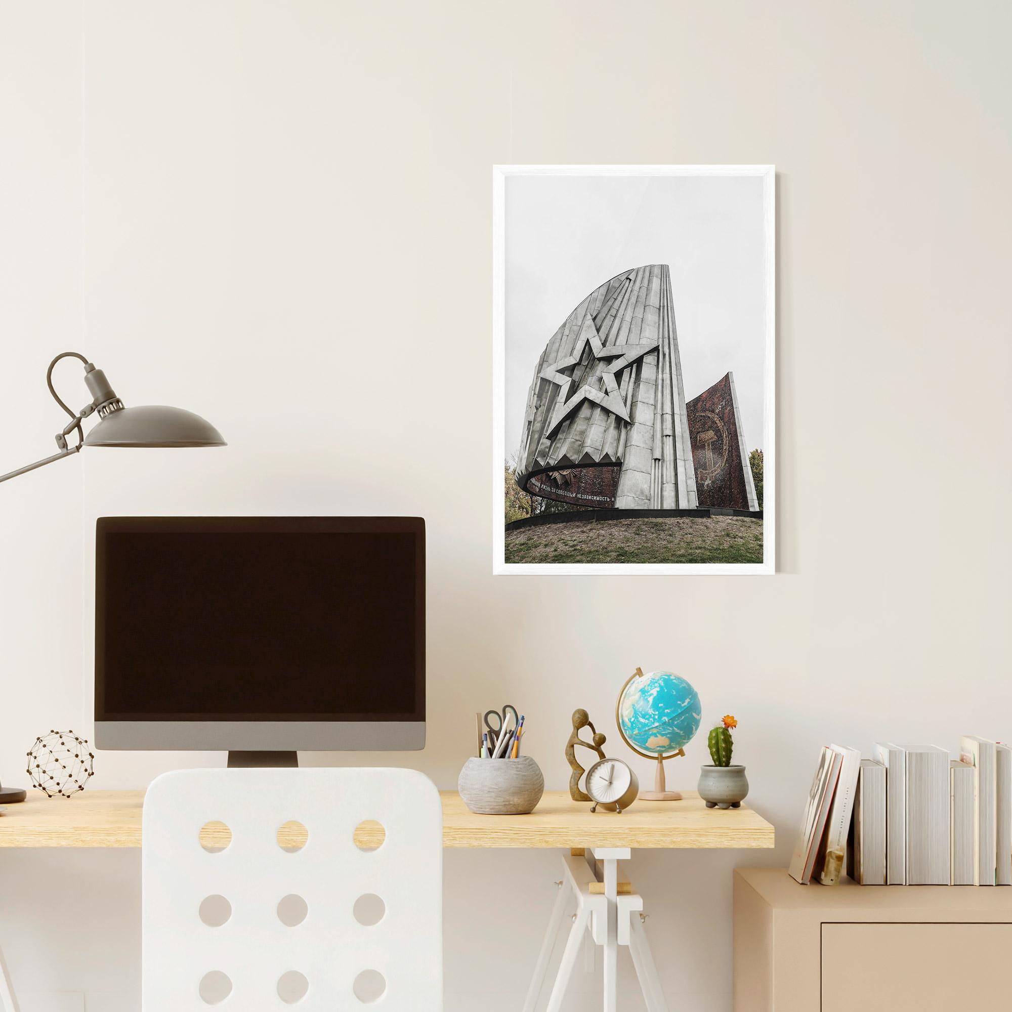 Plakat w Ramie Monument Of Glory mockup 6