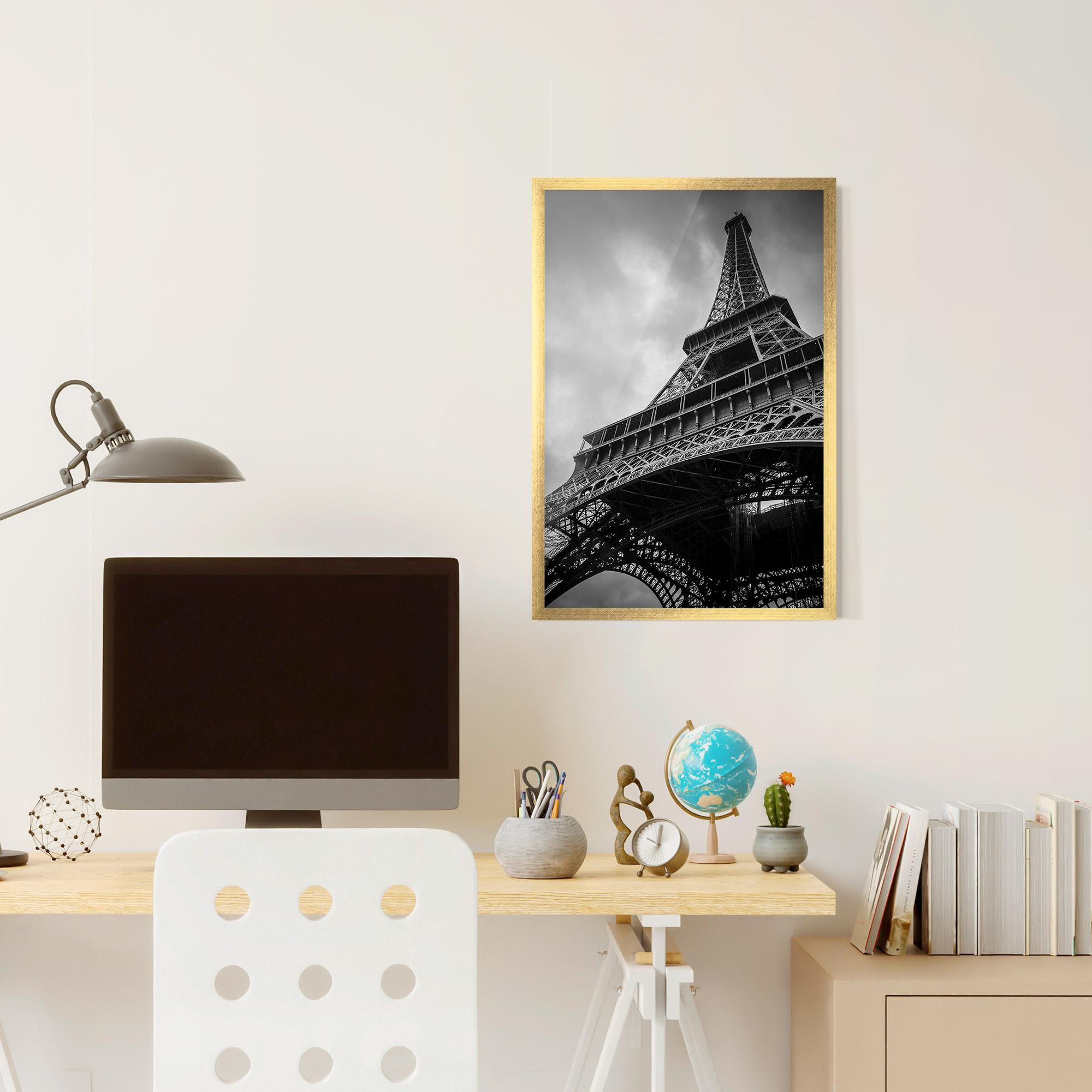 Plakat w Ramie Eiffel Grey Tower mockup 6