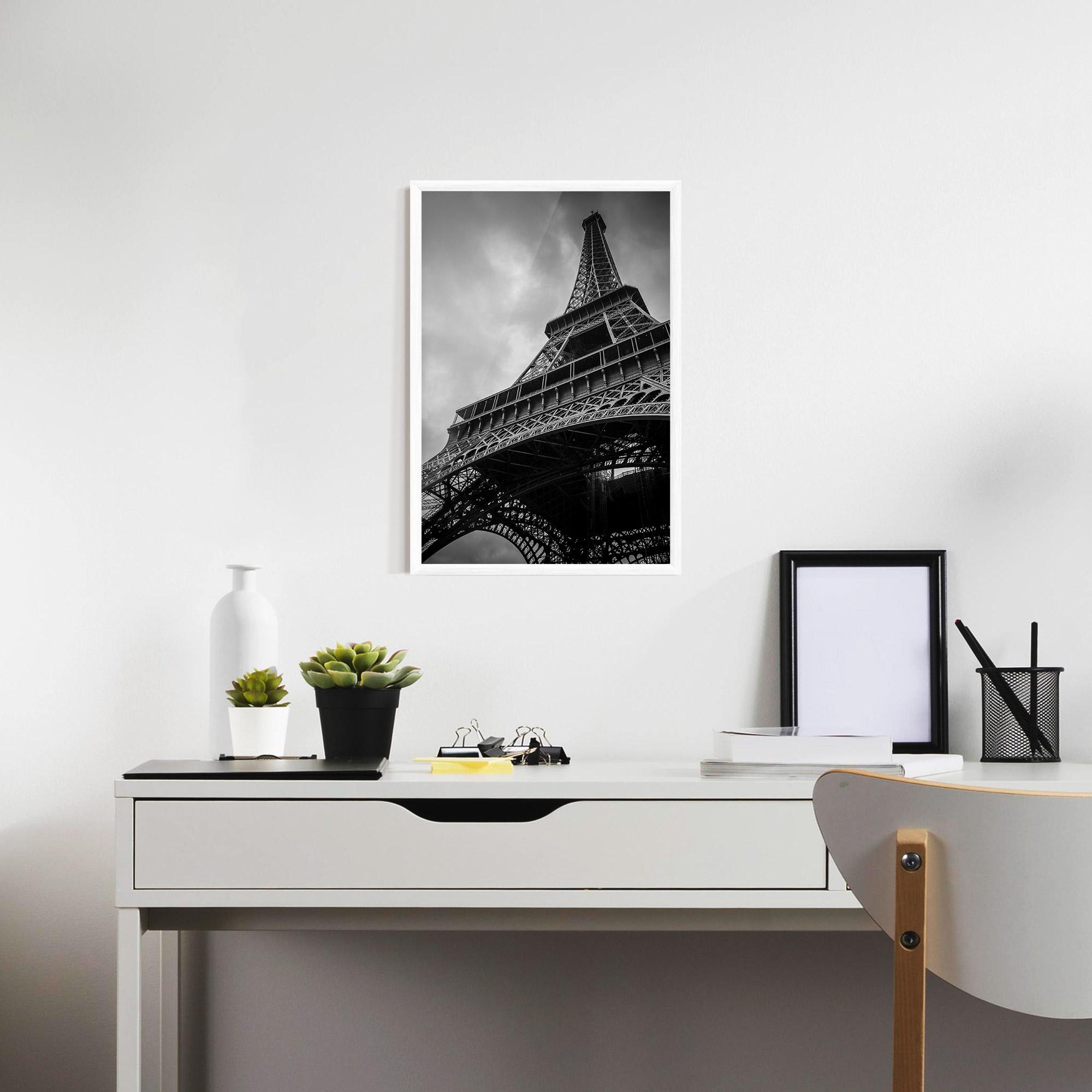 Plakat w Ramie Eiffel Grey Tower mockup 7
