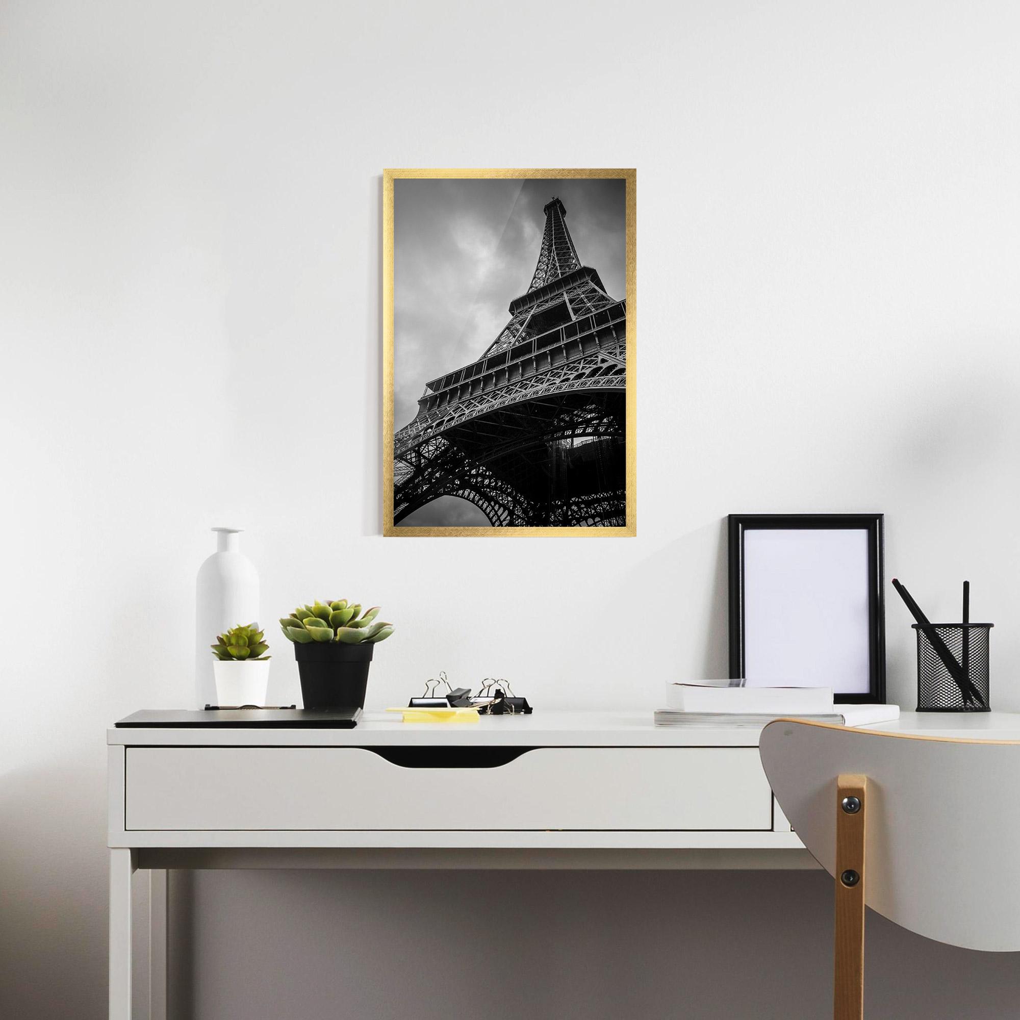 Plakat w Ramie Eiffel Grey Tower mockup 7
