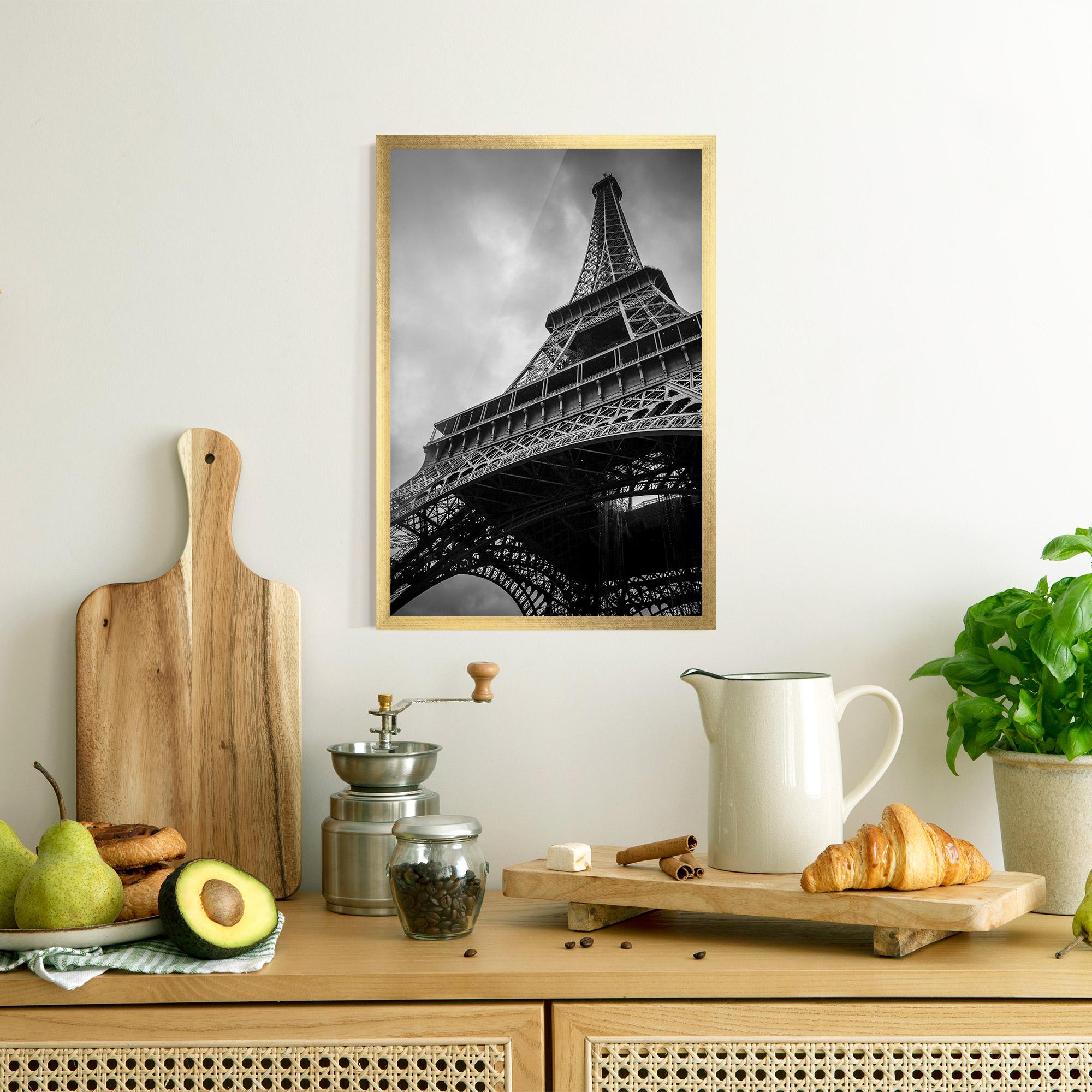 Plakat w Ramie Eiffel Grey Tower mockup 8