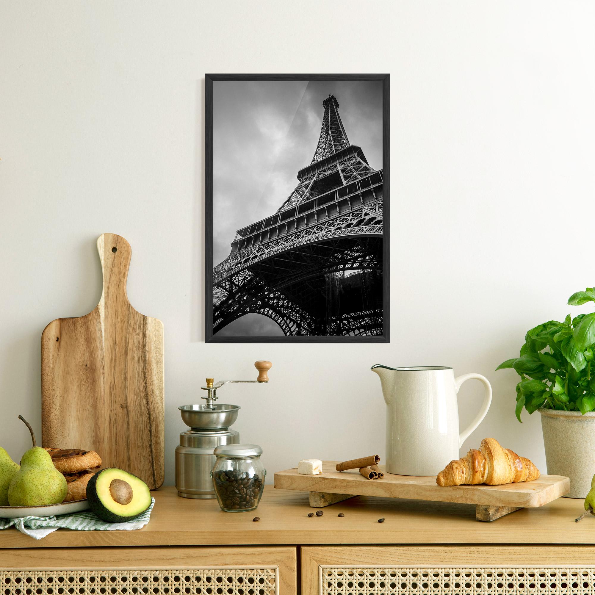 Plakat w Ramie Eiffel Grey Tower mockup 8