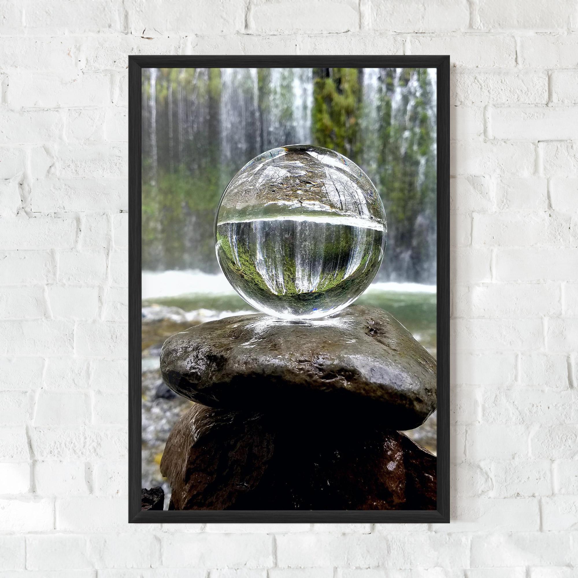 Plakat w Ramie Waterfall Sphere mockup 0