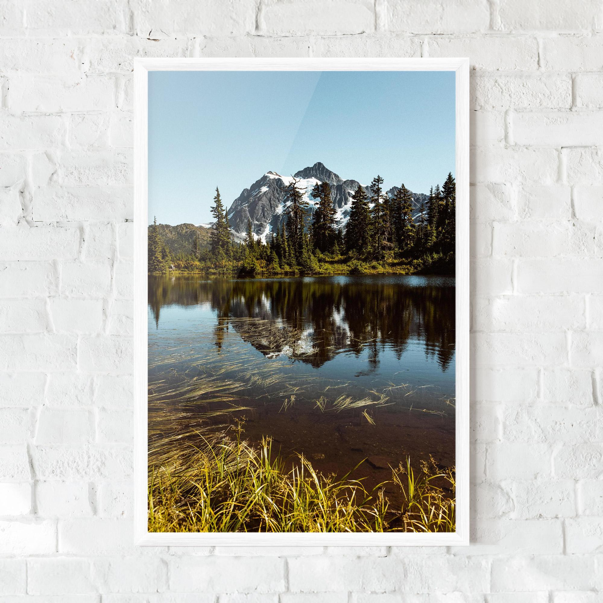 Plakat w Ramie Lake Snow Mountain mockup 0