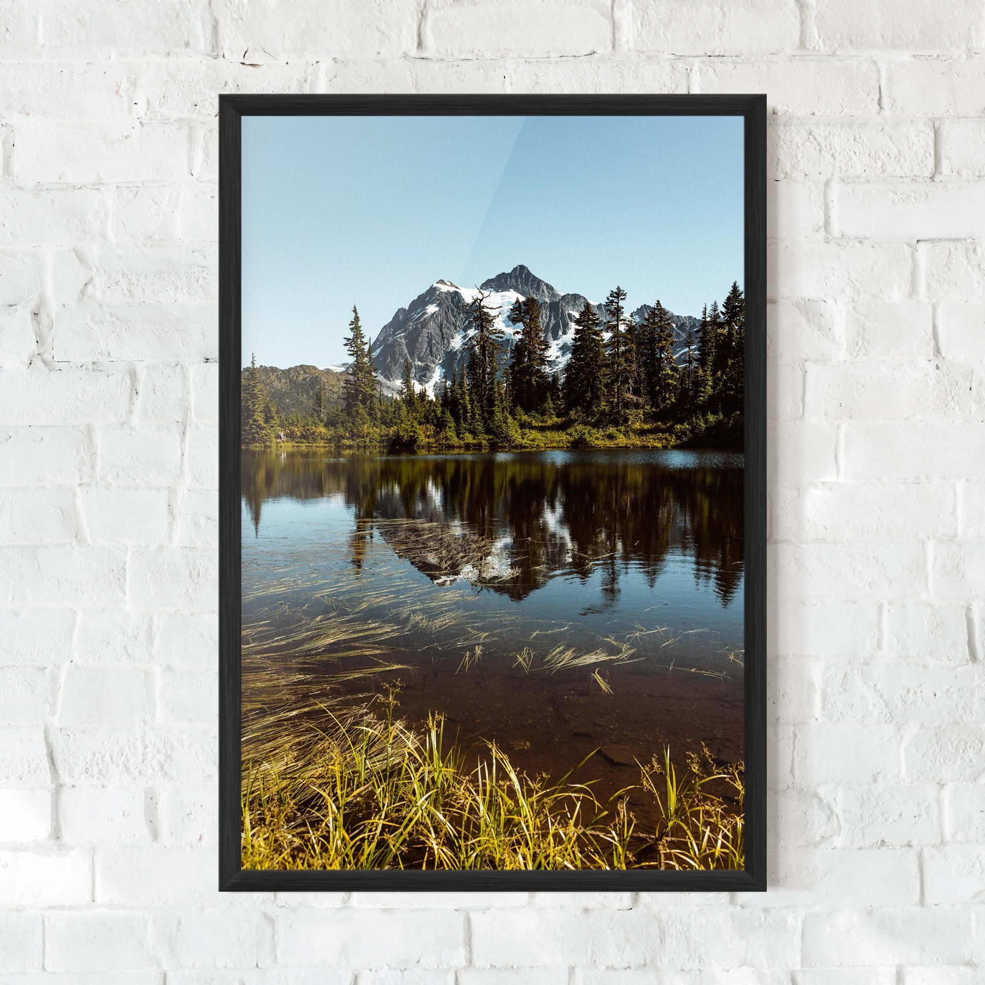 Plakat w Ramie Lake Snow Mountain mockup 0