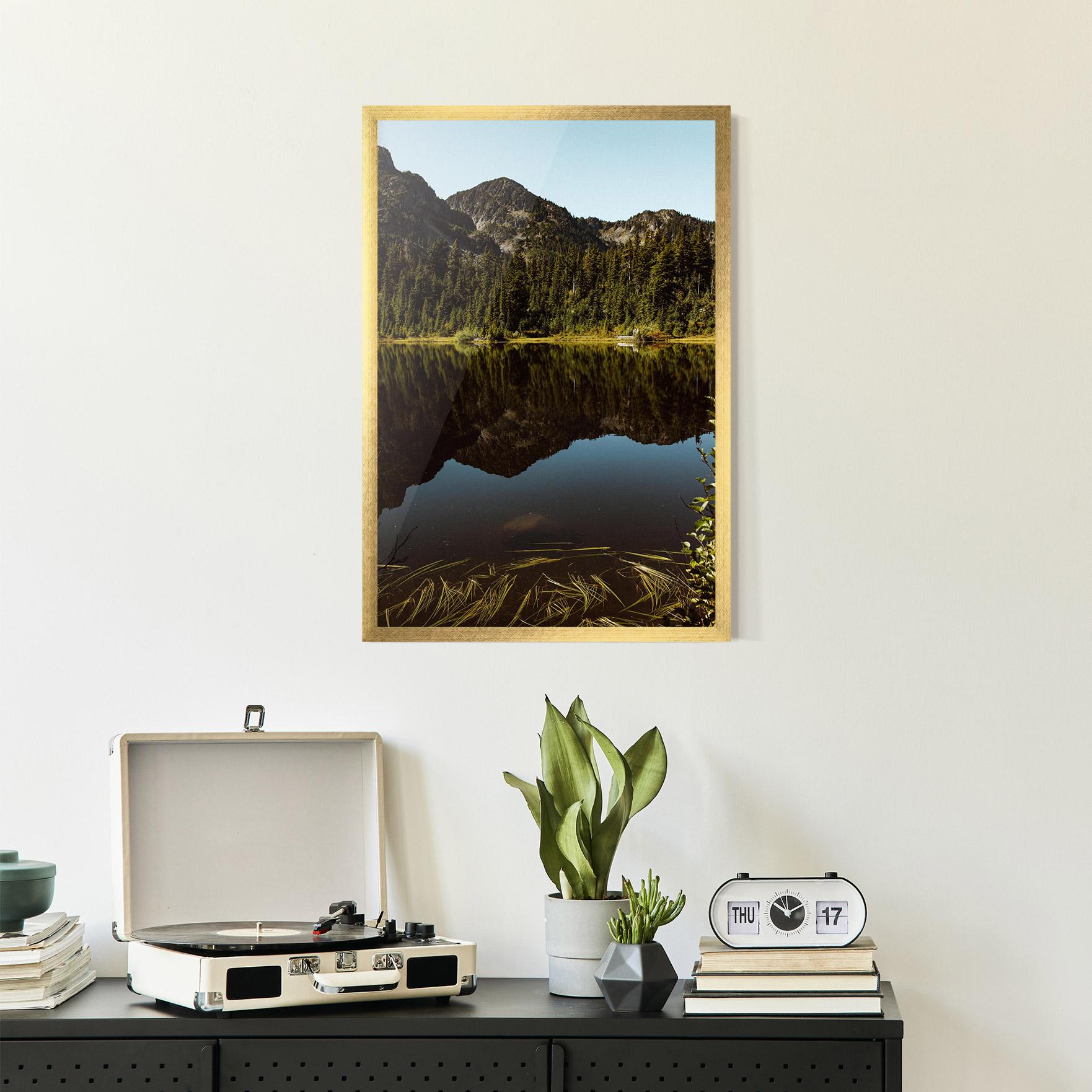 Plakat w Ramie Big Lake Mountain mockup 2